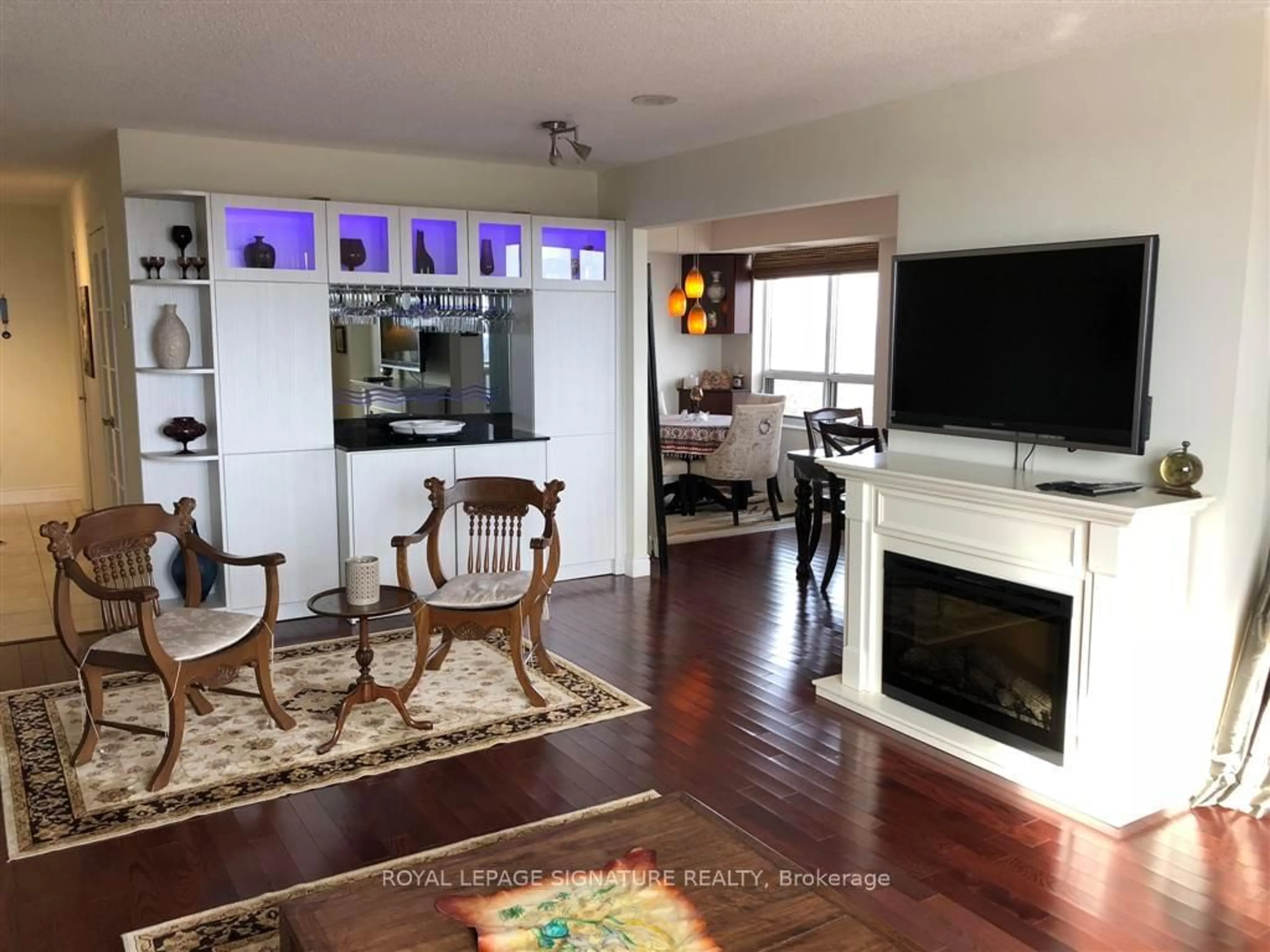 Open concept kitchen, wood/laminate floor for 78 Harrison Garden Blvd #1507, Toronto Ontario M2N 7E2