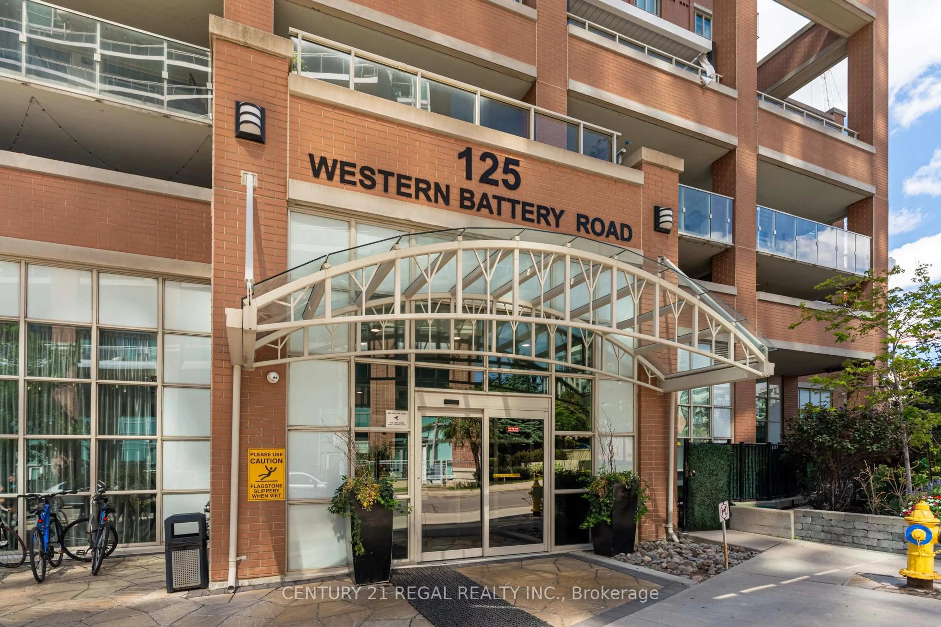 Indoor entryway for 125 Western Battery Rd #1708, Toronto Ontario M6K 3R8