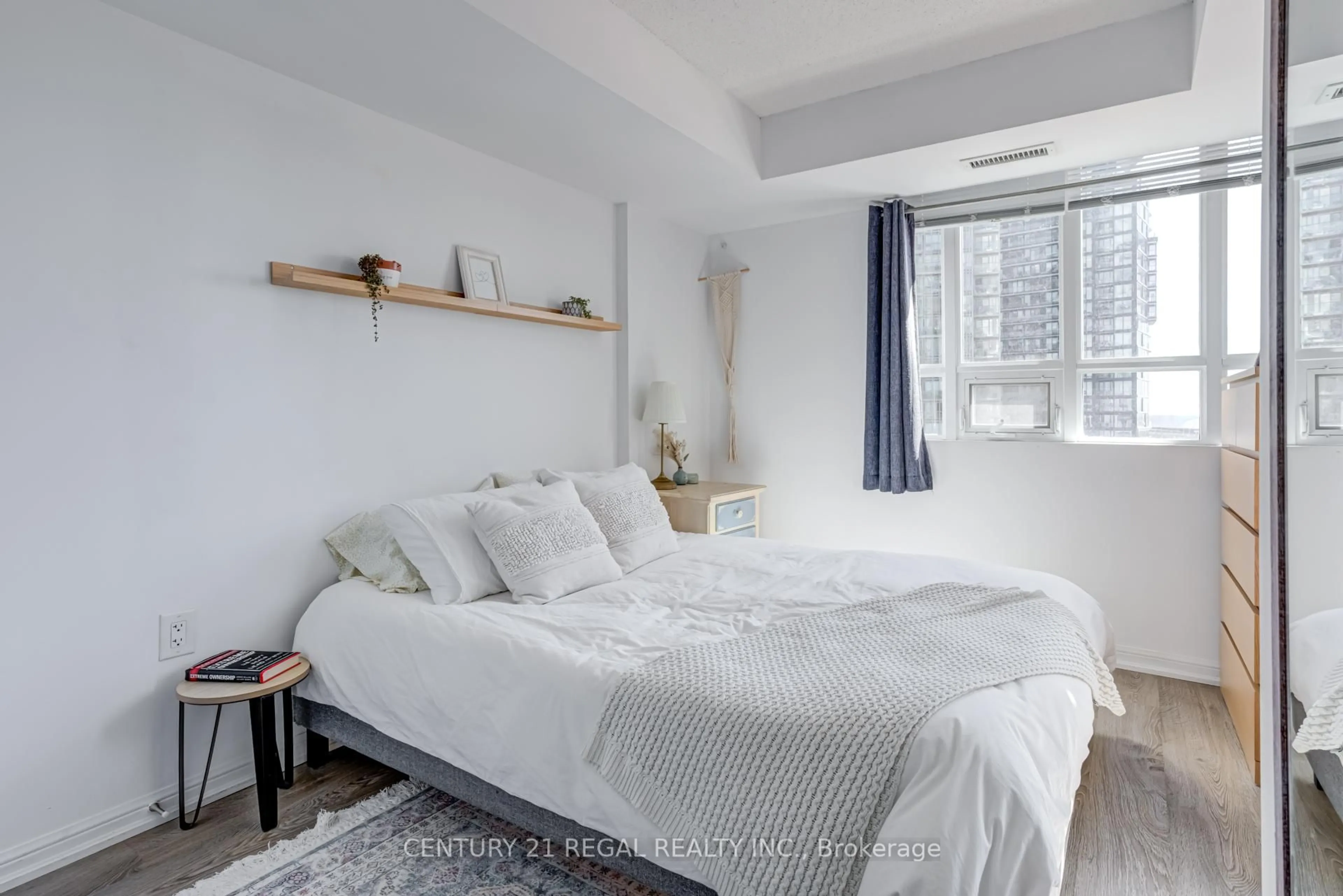 Bedroom with bed, unknown for 125 Western Battery Rd #1708, Toronto Ontario M6K 3R8