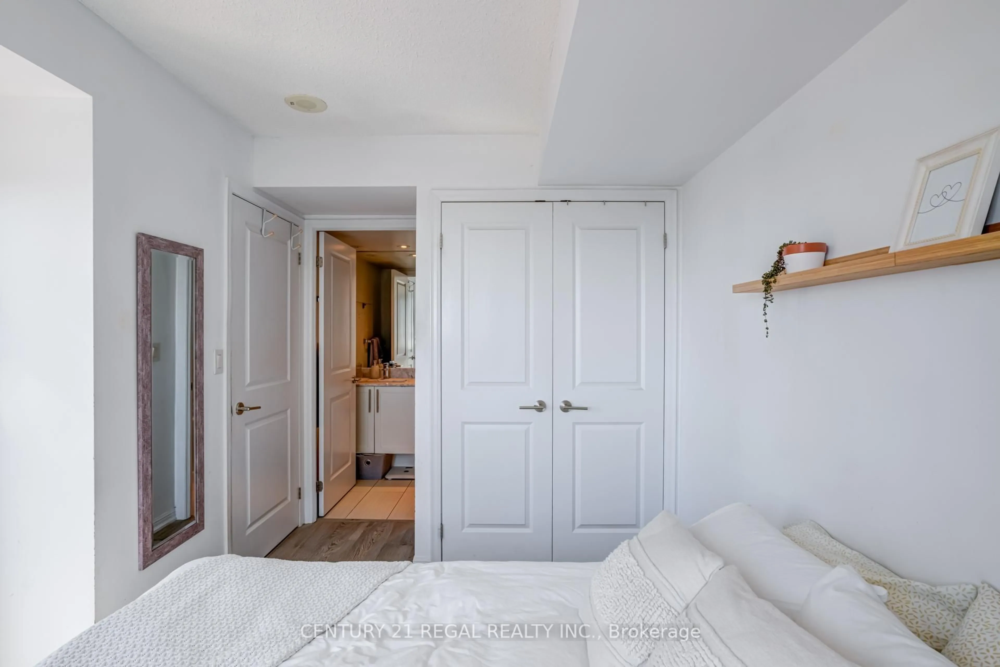Unknown for 125 Western Battery Rd #1708, Toronto Ontario M6K 3R8