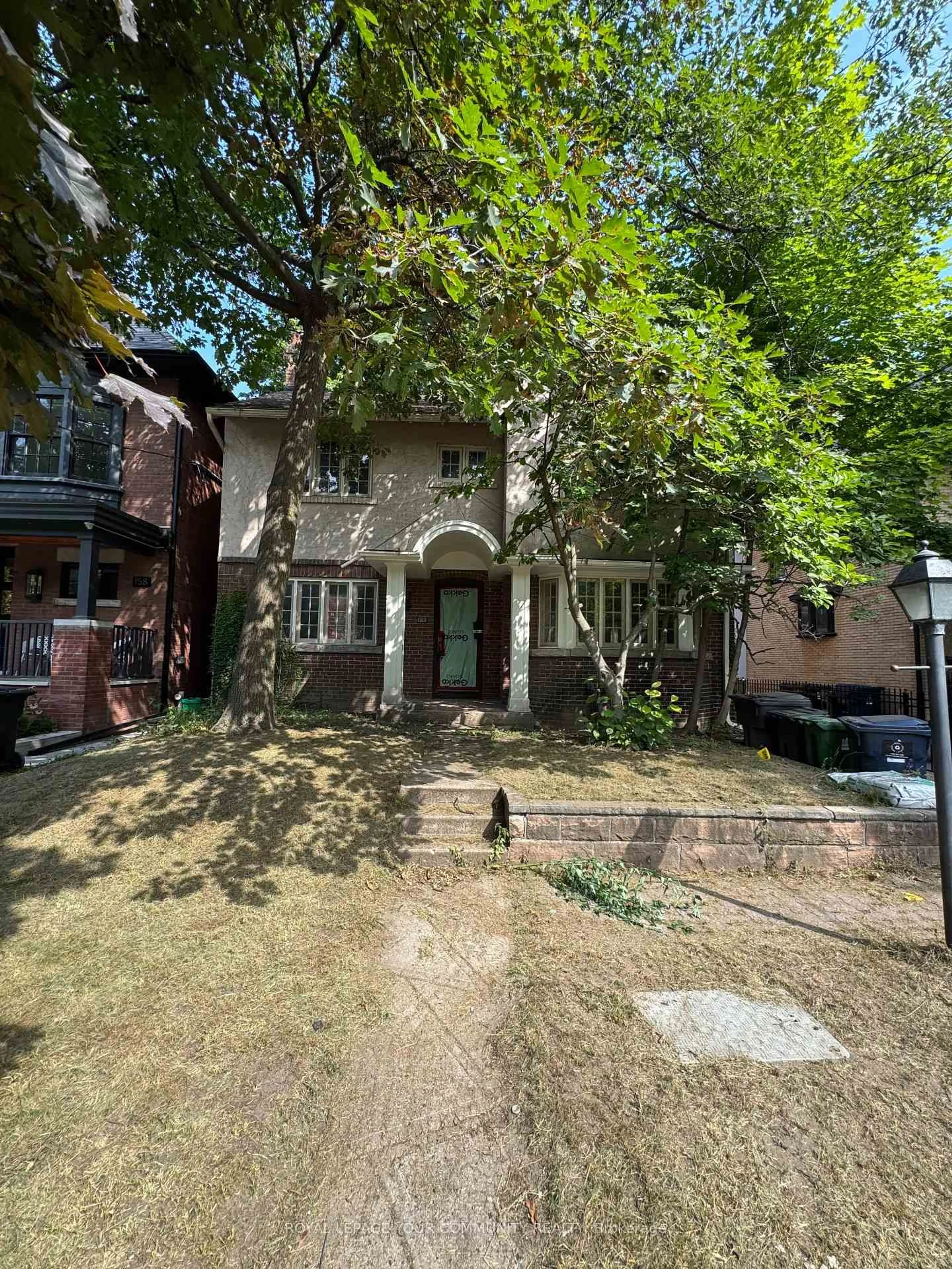 A pic from outside/outdoor area/front of a property/back of a property/a pic from drone, street for 162 Douglas Dr, Toronto Ontario M4W 2B7