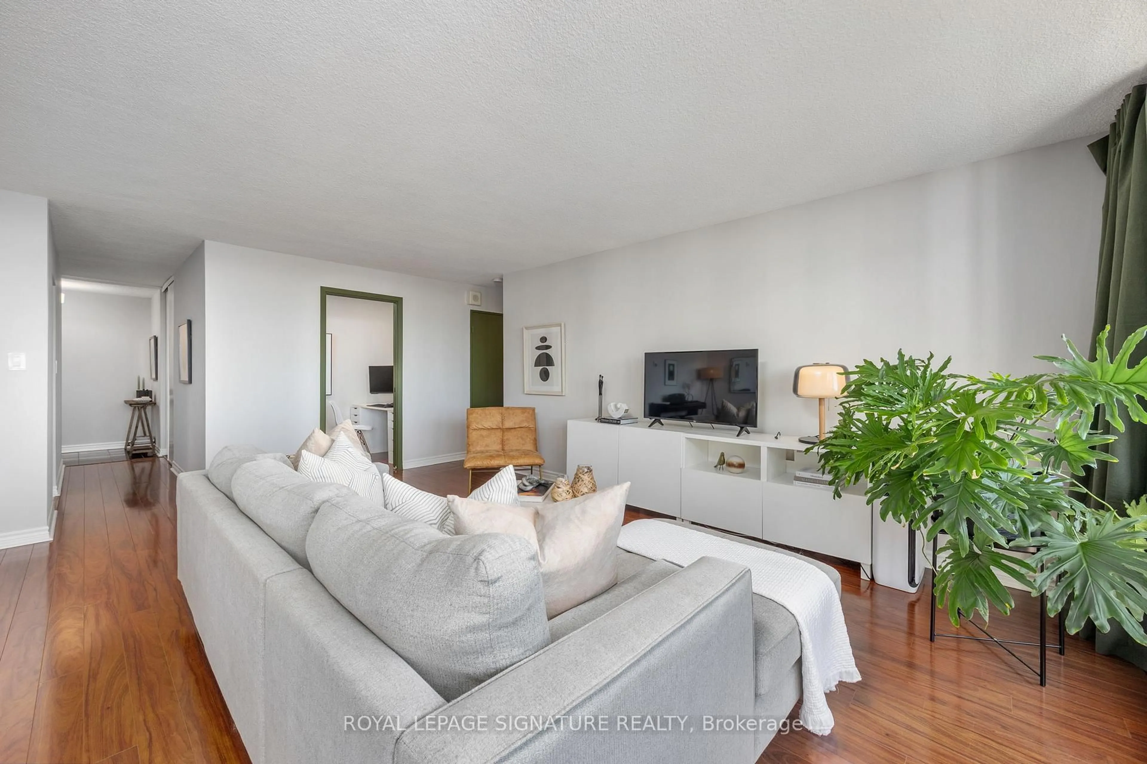 Living room with furniture, unknown for 3300 Don Mills Rd #1107, Toronto Ontario M2J 4X7