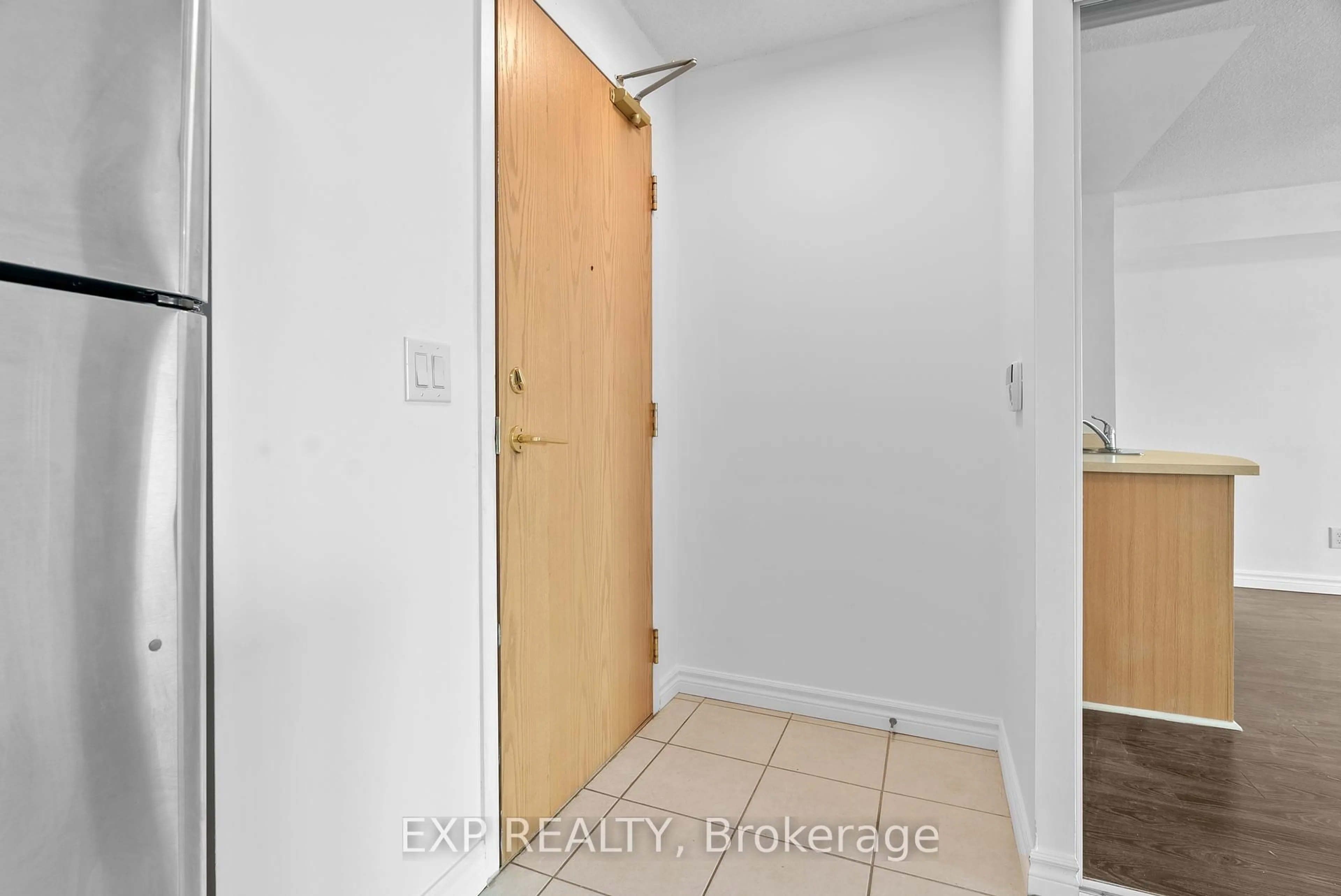 Indoor entryway for 5508 Yonge St #2511, Toronto Ontario M2N 7L2