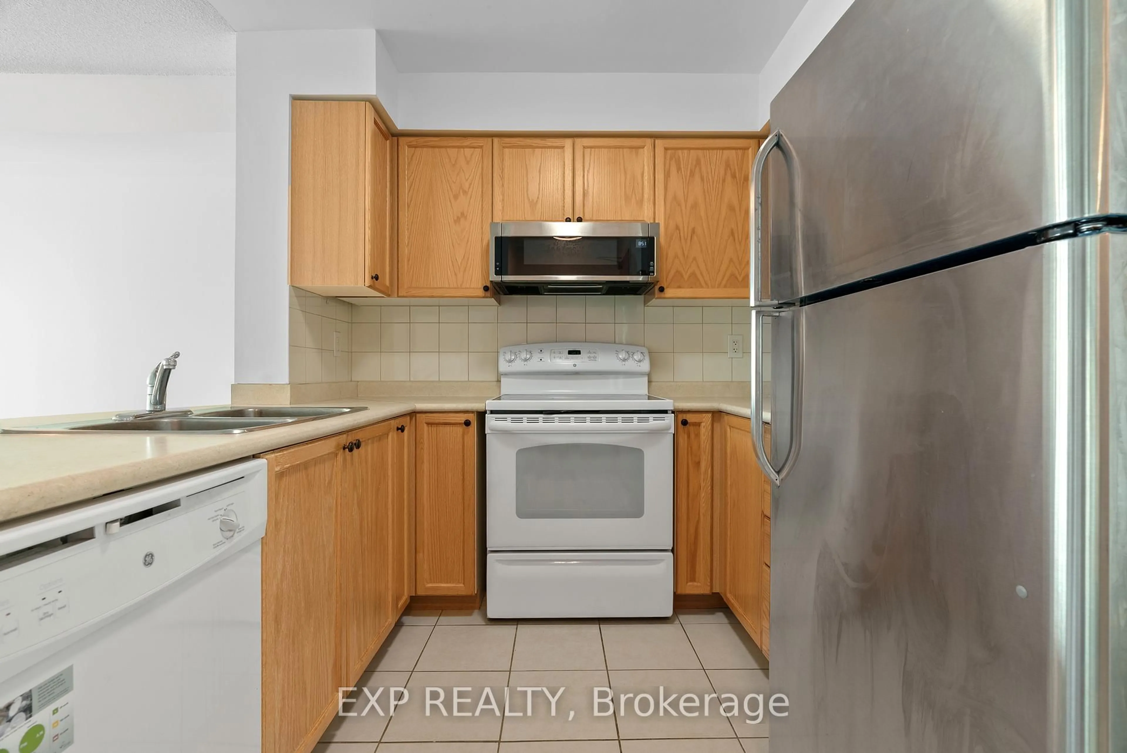 Standard kitchen, unknown for 5508 Yonge St #2511, Toronto Ontario M2N 7L2