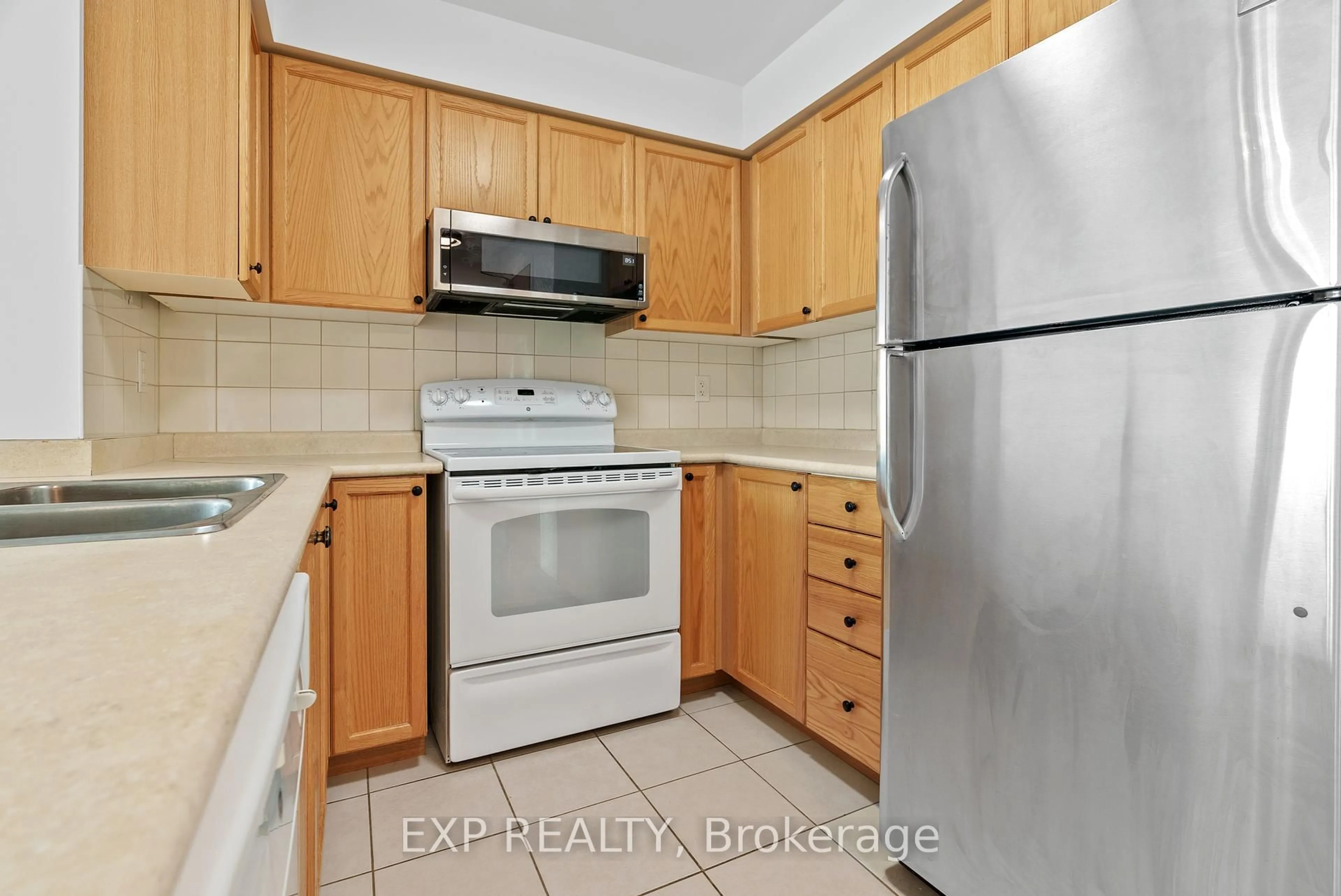 Standard kitchen, unknown for 5508 Yonge St #2511, Toronto Ontario M2N 7L2