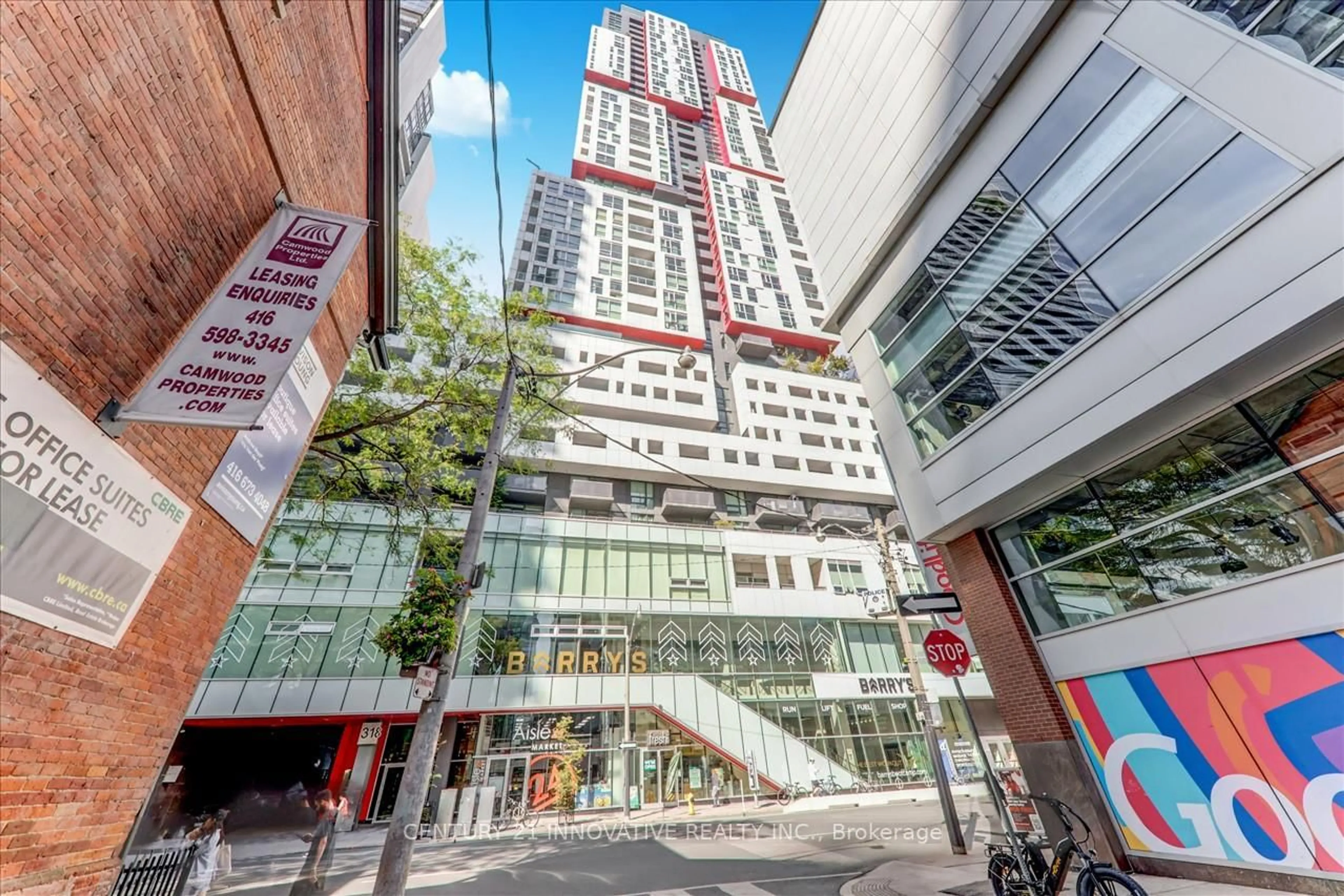 Indoor foyer for 318 Richmond St #1711, Toronto Ontario M5V 1X2