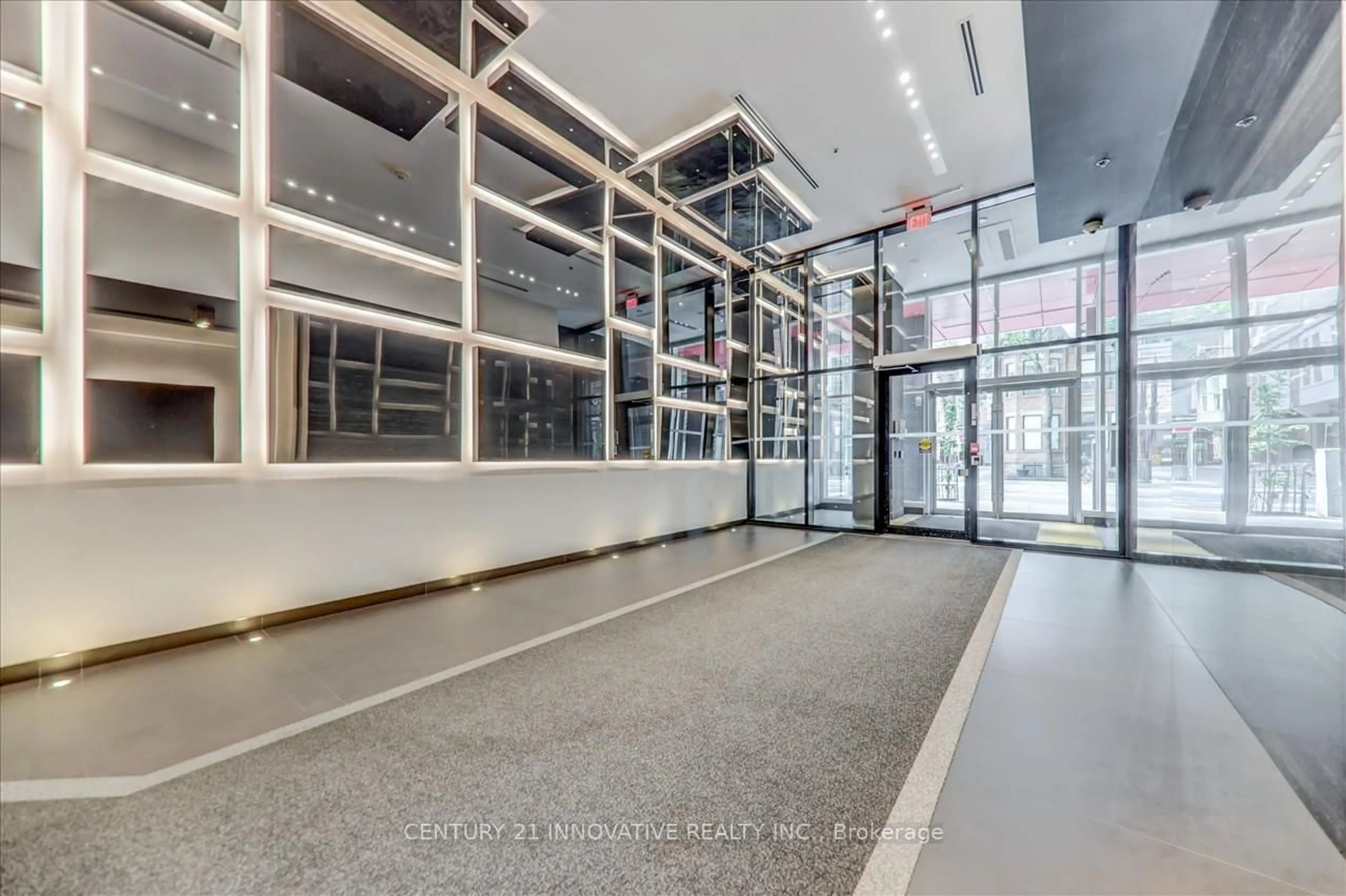 Indoor foyer for 318 Richmond St #1711, Toronto Ontario M5V 1X2