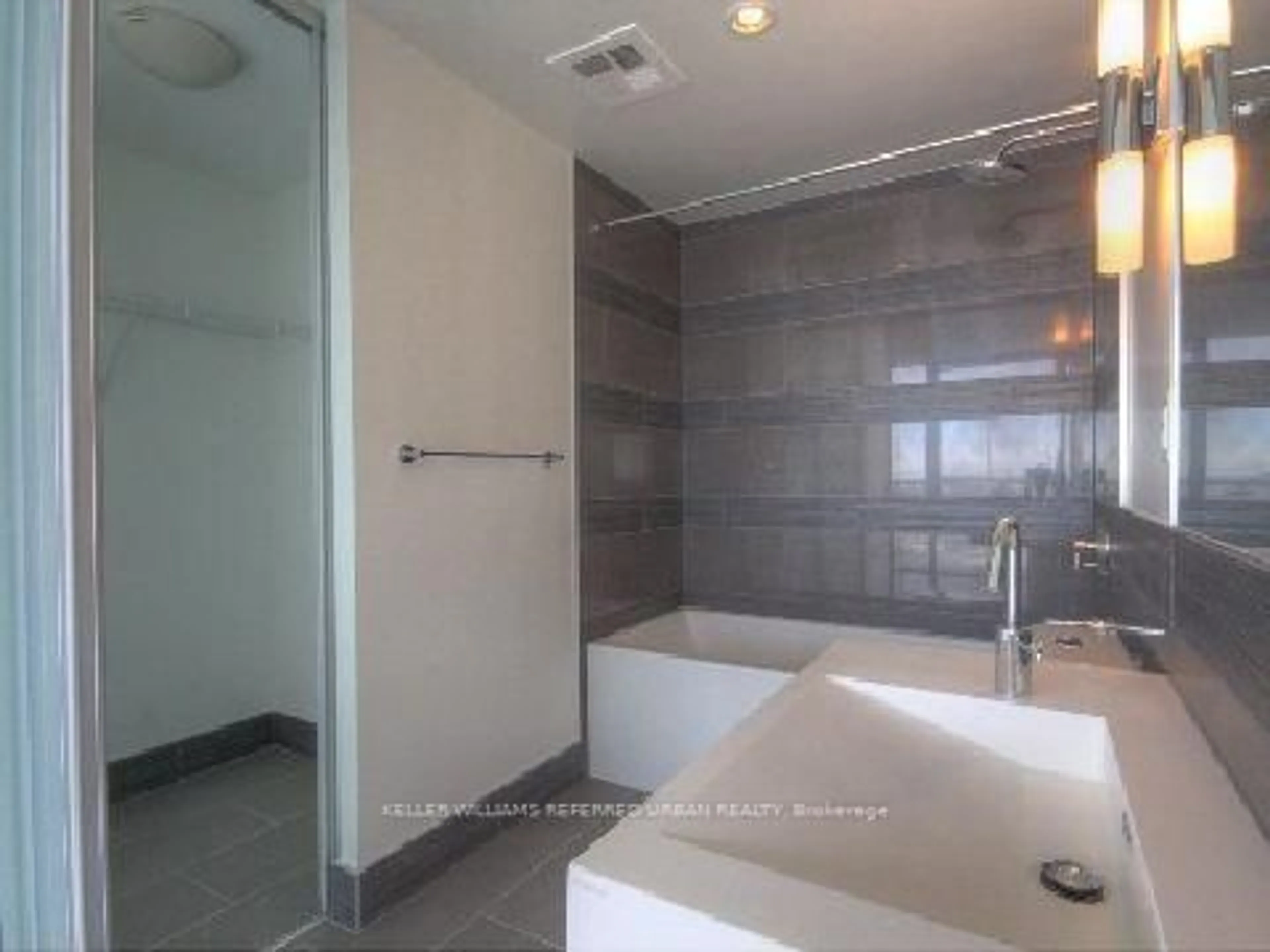 Standard bathroom, ceramic/tile floor for 70 Distillery Lane #1506, Toronto Ontario M5A 0E3