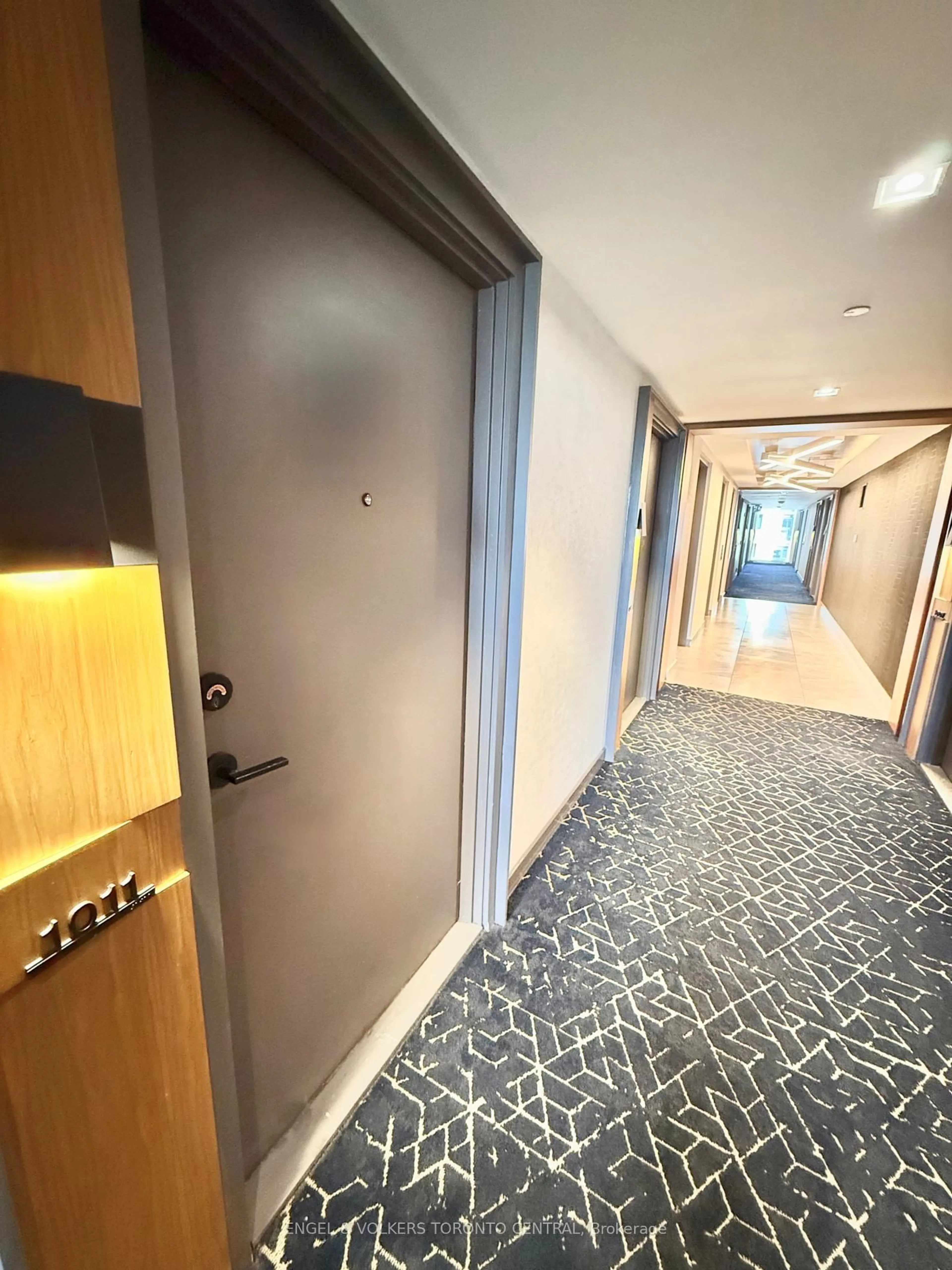 Indoor foyer for 20 Tubman Ave #1011, Toronto Ontario M5A 0M8