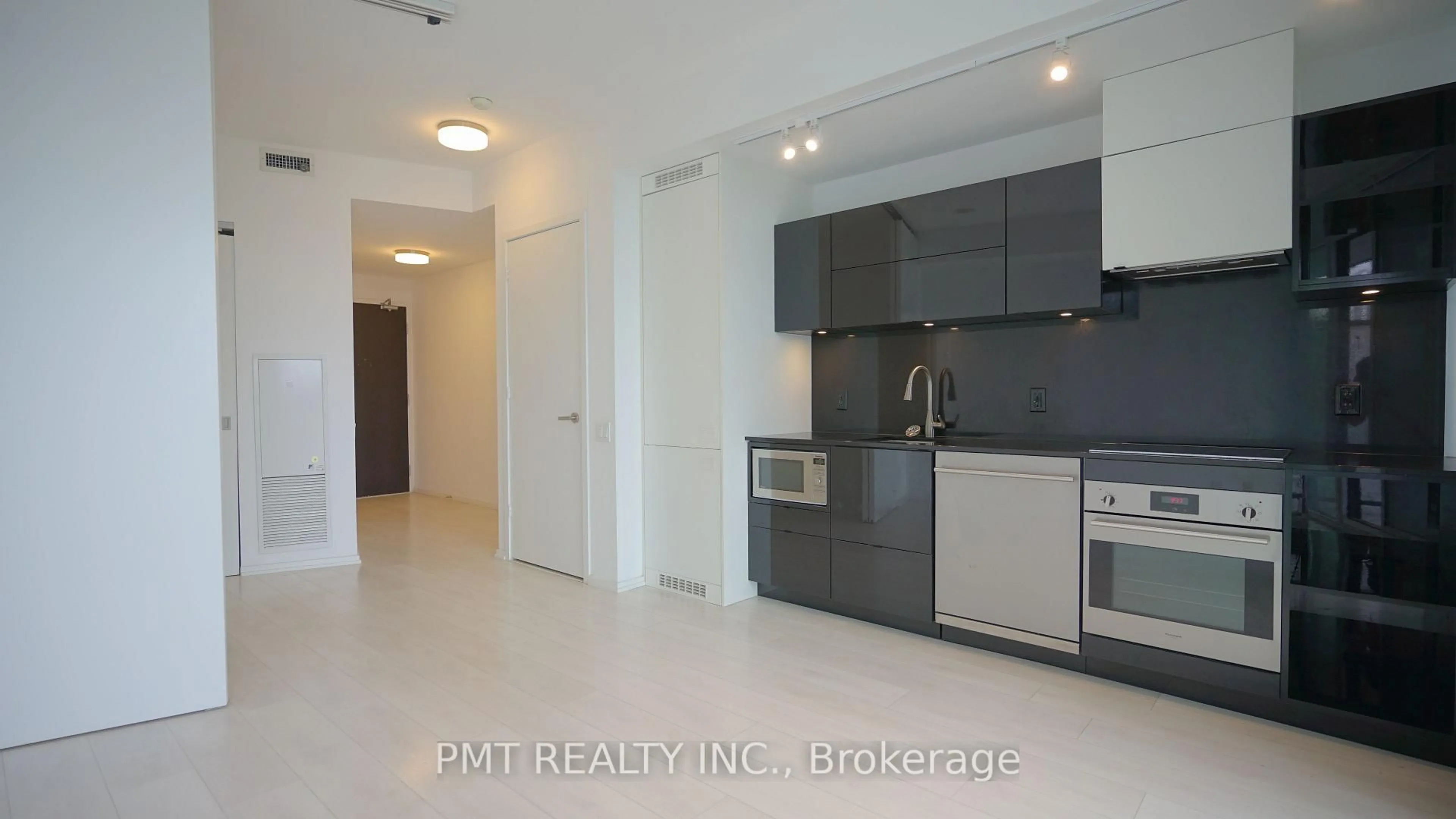 Standard kitchen, unknown for 125 Peter St #1505, Toronto Ontario M5V 2G9