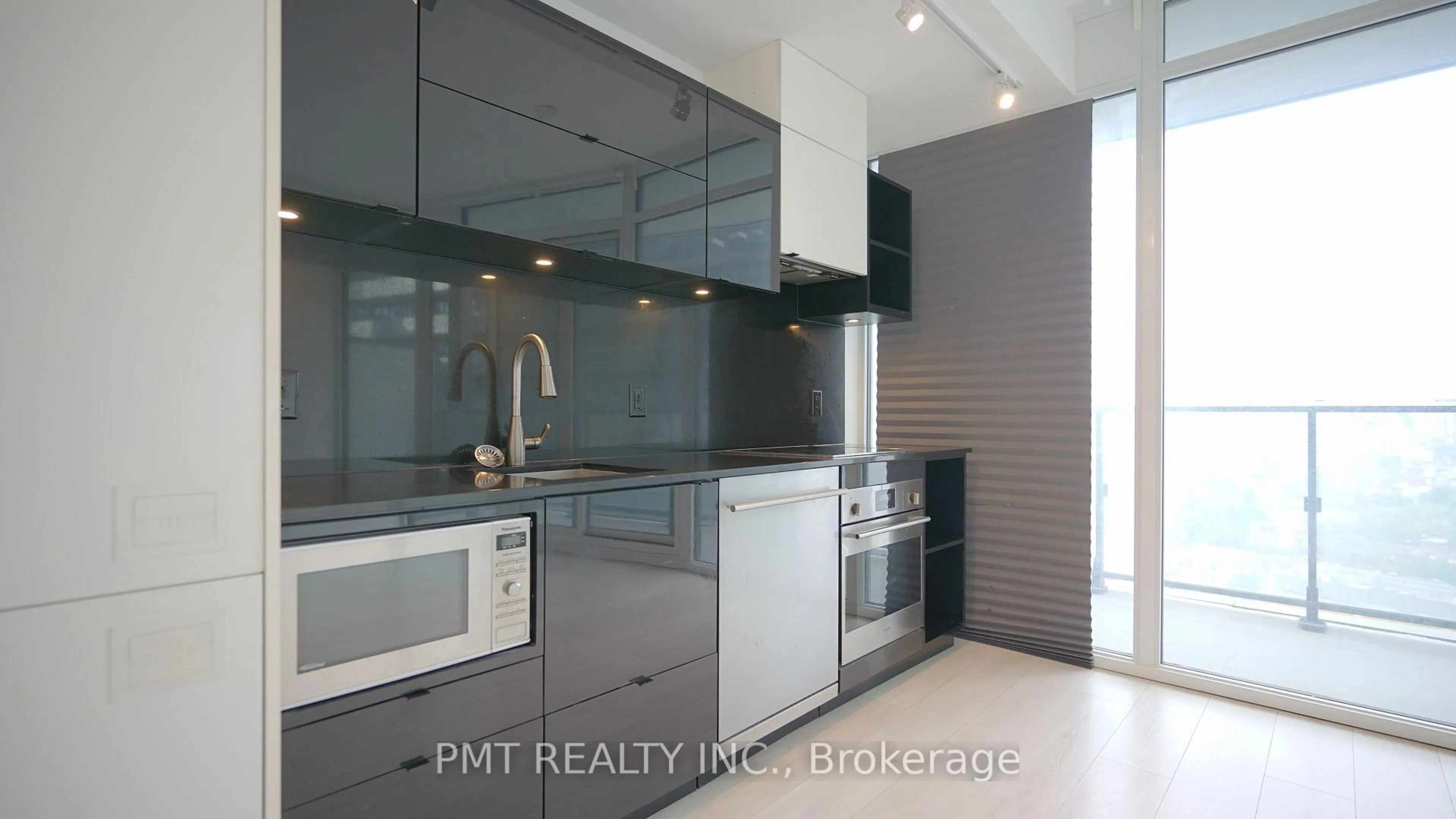 Contemporary kitchen, unknown for 125 Peter St #1505, Toronto Ontario M5V 2G9