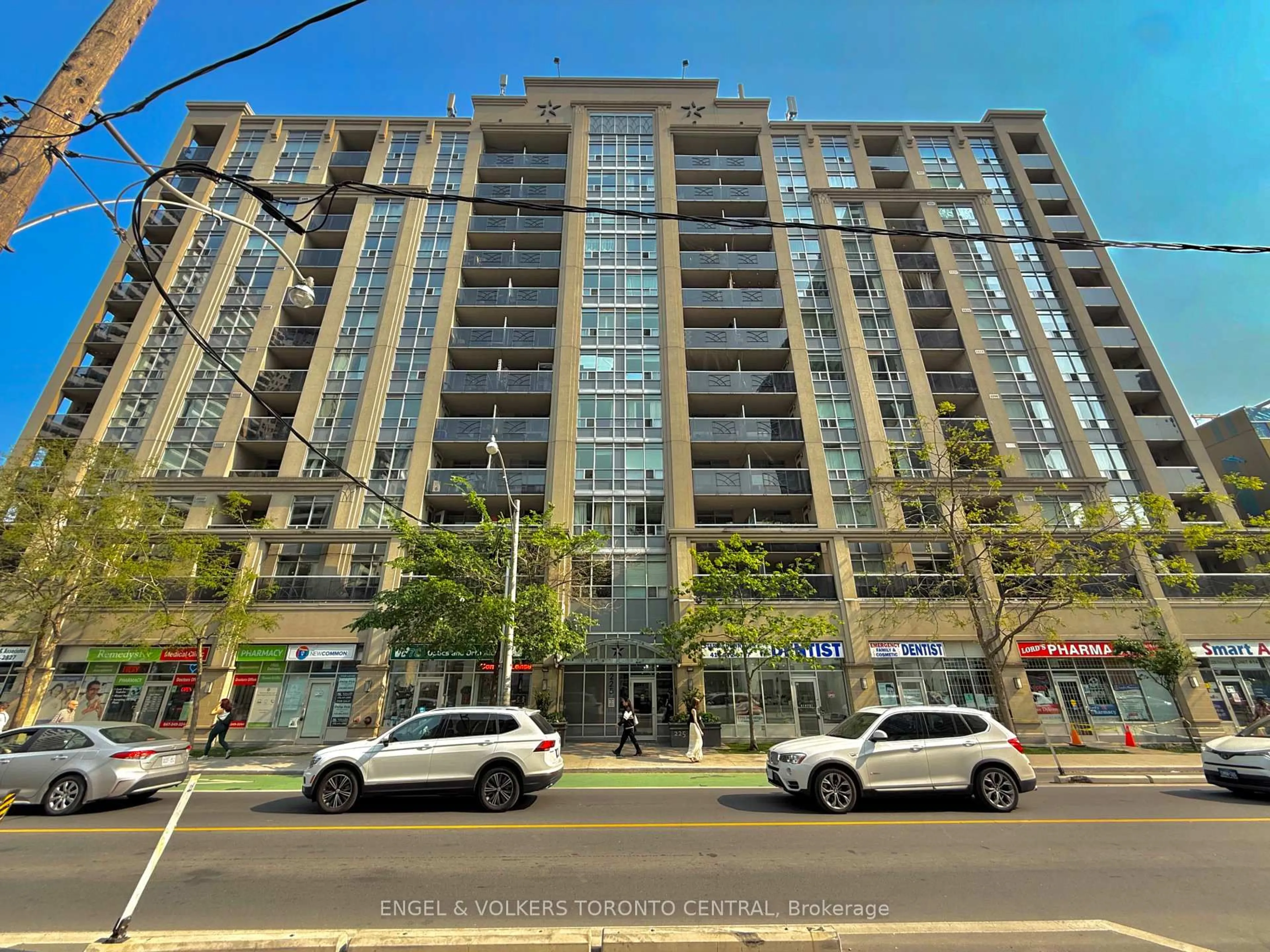 Indoor foyer for 225 Wellesley St #208, Toronto Ontario M4X 1X8