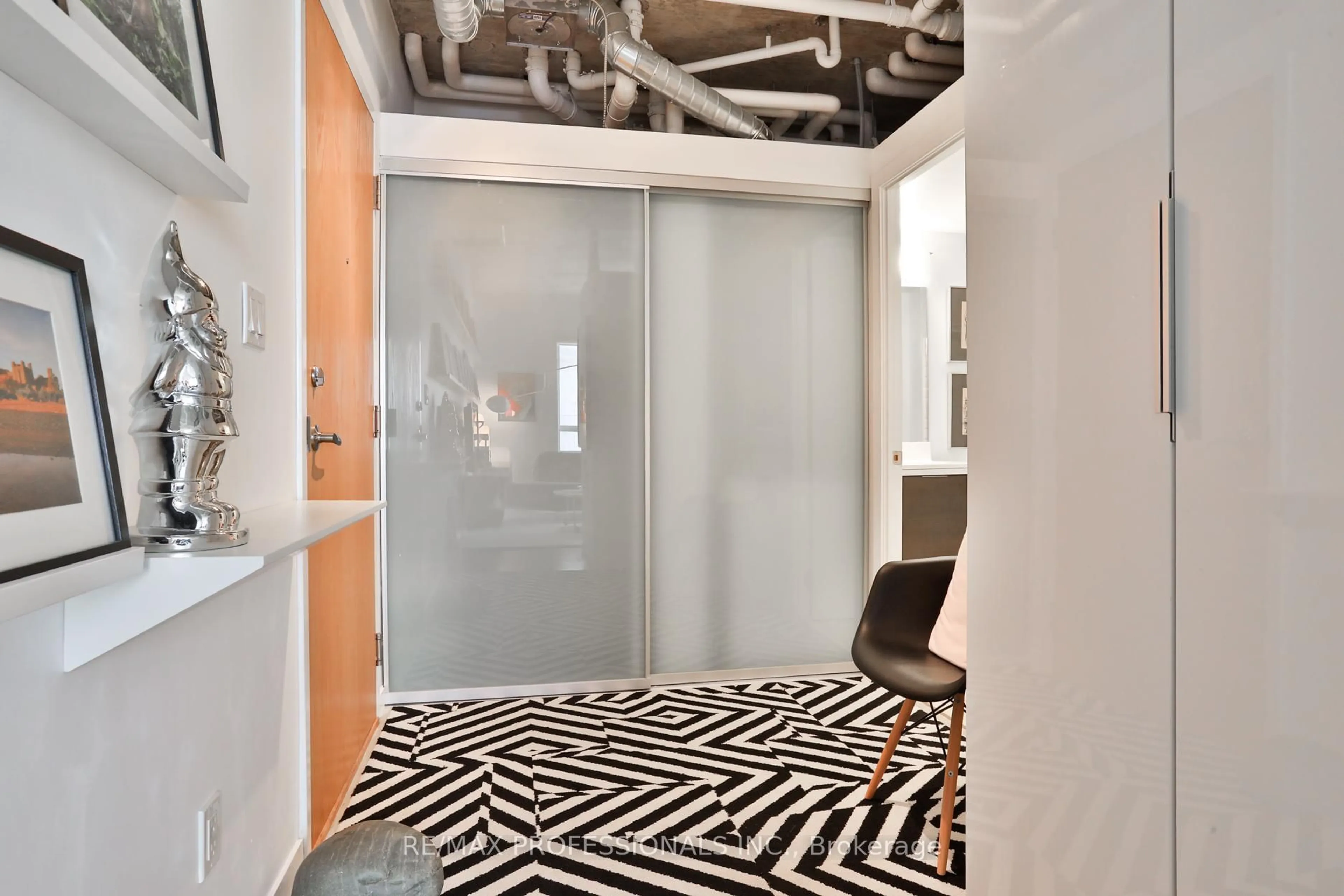 Indoor entryway for 150 Sudbury St #509, Toronto Ontario M6J 1J3