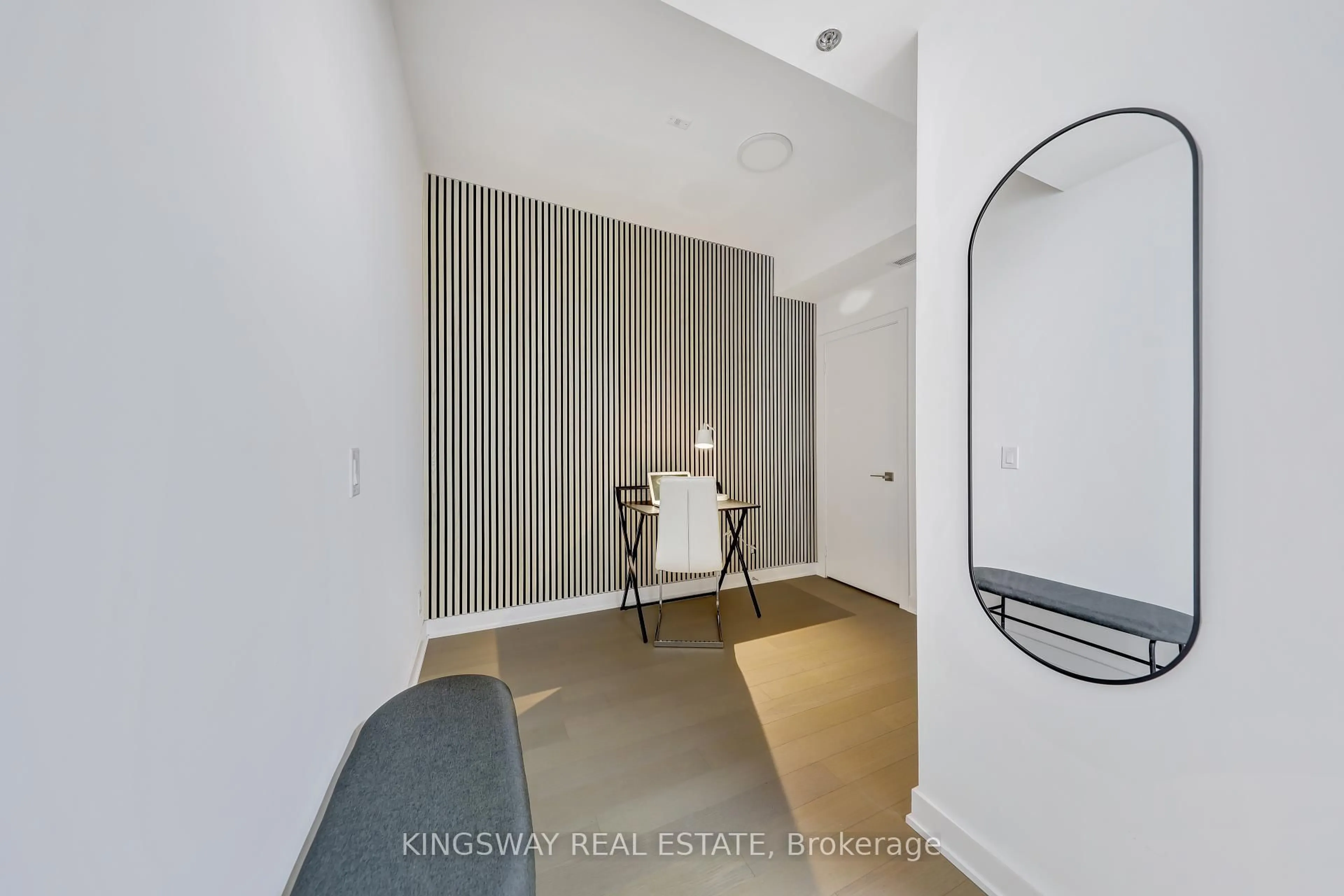 Unknown for 15 Beverley St #303, Toronto Ontario M5T 0B3