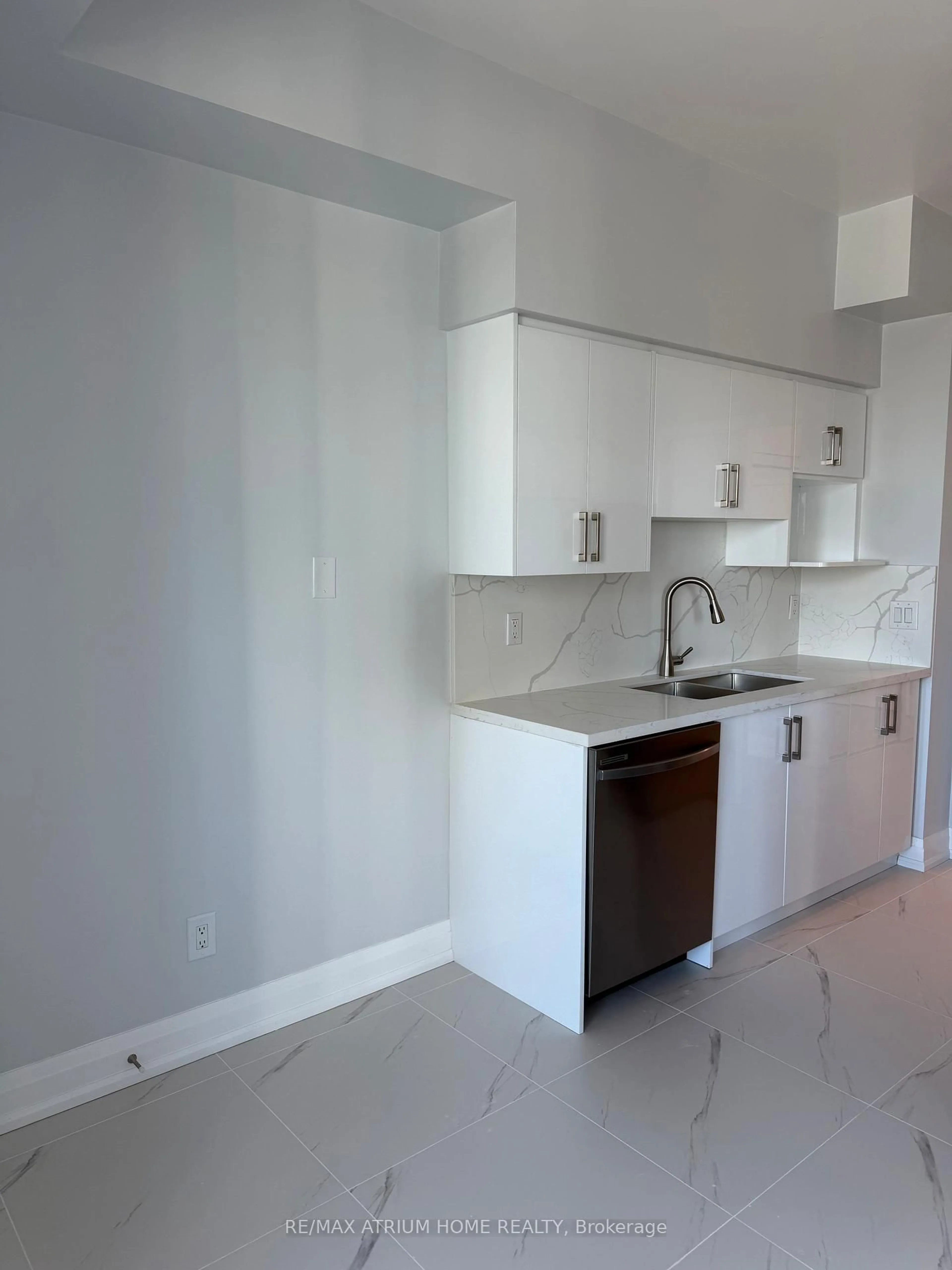 Standard kitchen, ceramic/tile floor for 33 Empress Ave #3002, Toronto Ontario M2N 6Y7