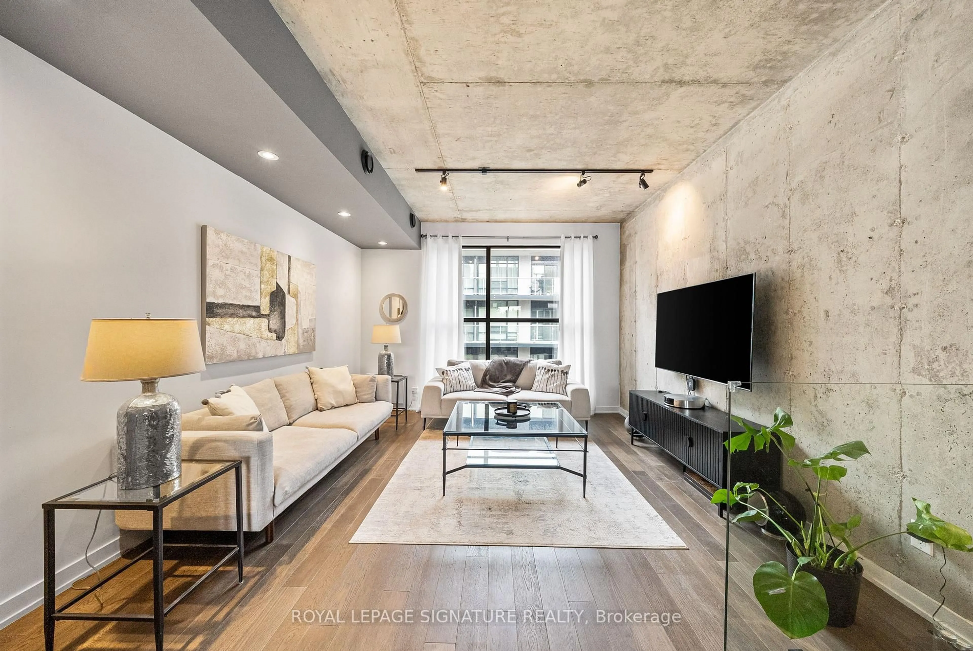 Living room with furniture, cement floor for 12 Dervock Cres #26, Toronto Ontario M2K 0G9