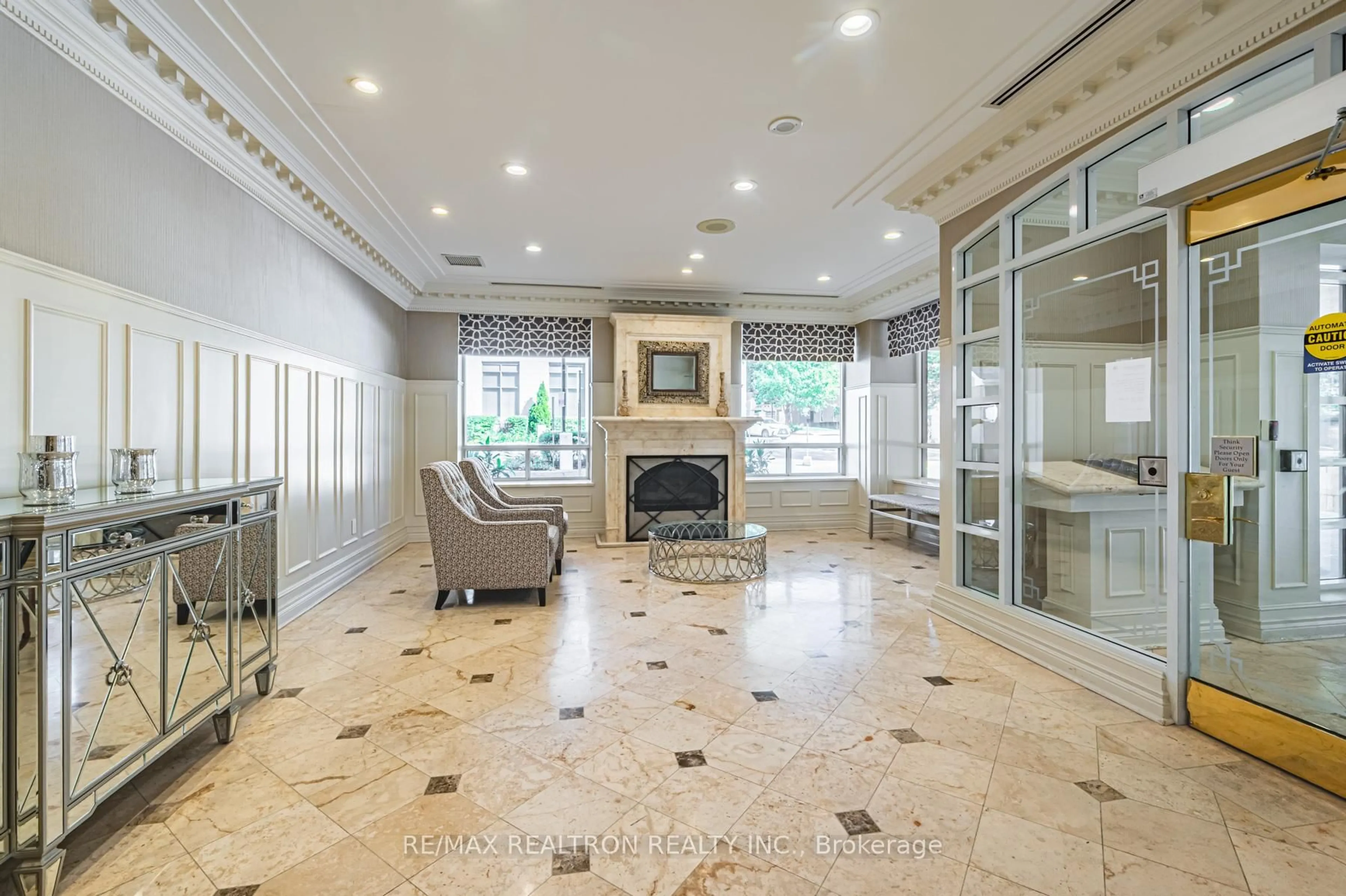 Indoor foyer for 88 Grandview Way #609, Toronto Ontario M2N 6V6