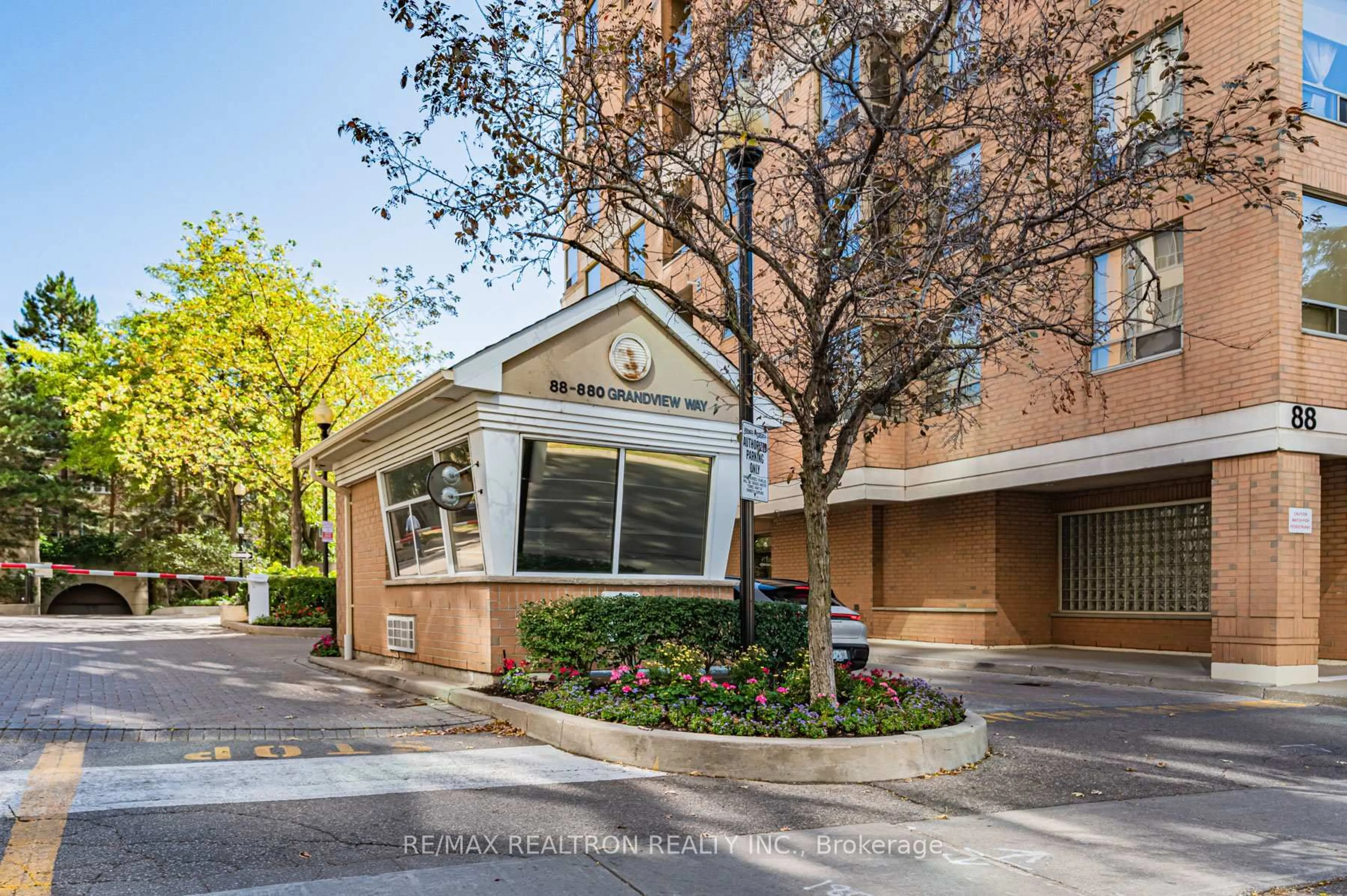 Indoor foyer for 88 Grandview Way #609, Toronto Ontario M2N 6V6
