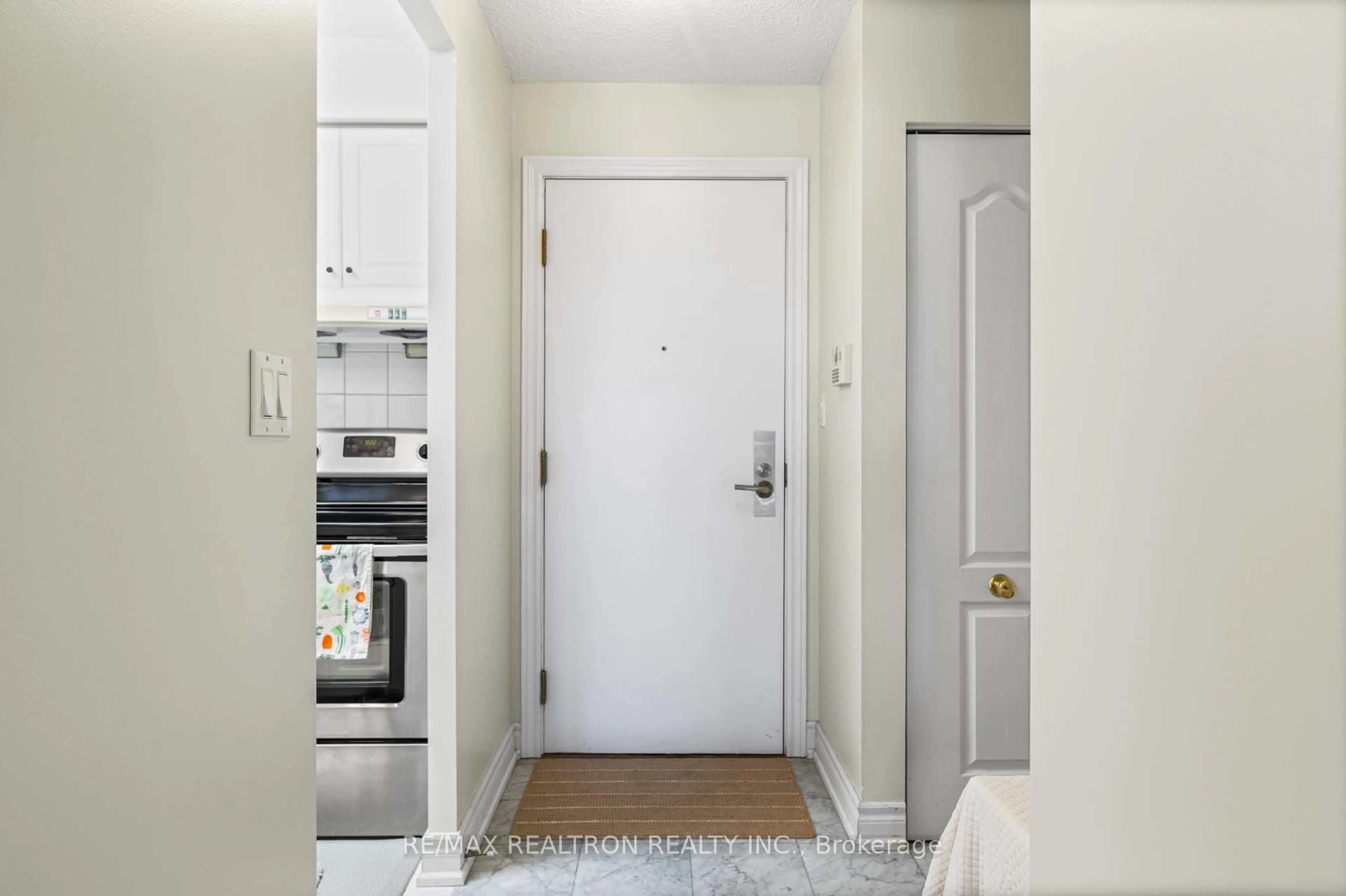 Indoor entryway for 88 Grandview Way #609, Toronto Ontario M2N 6V6