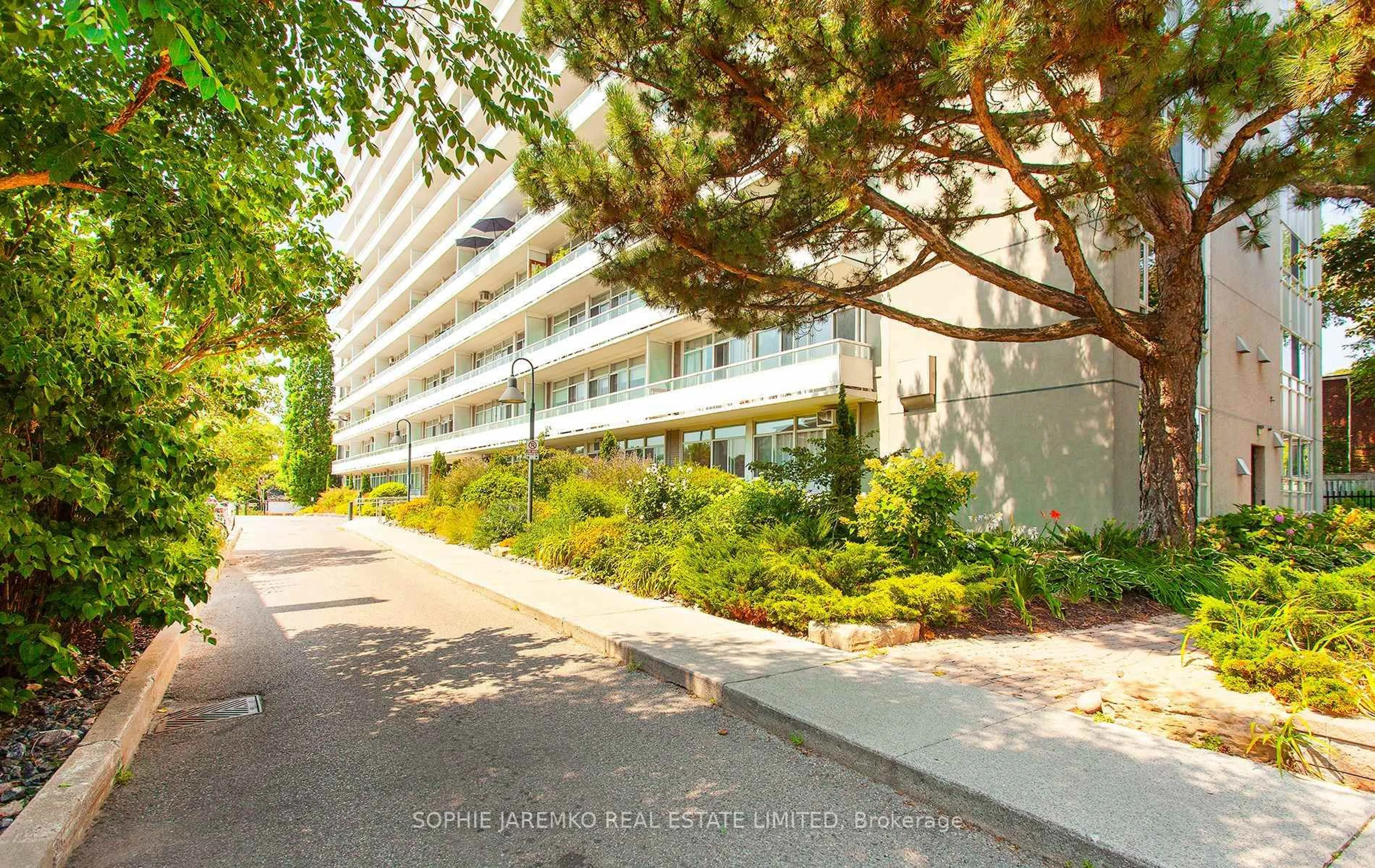 Unknown for 580 Christie St #1203, Toronto Ontario M6G 3E3