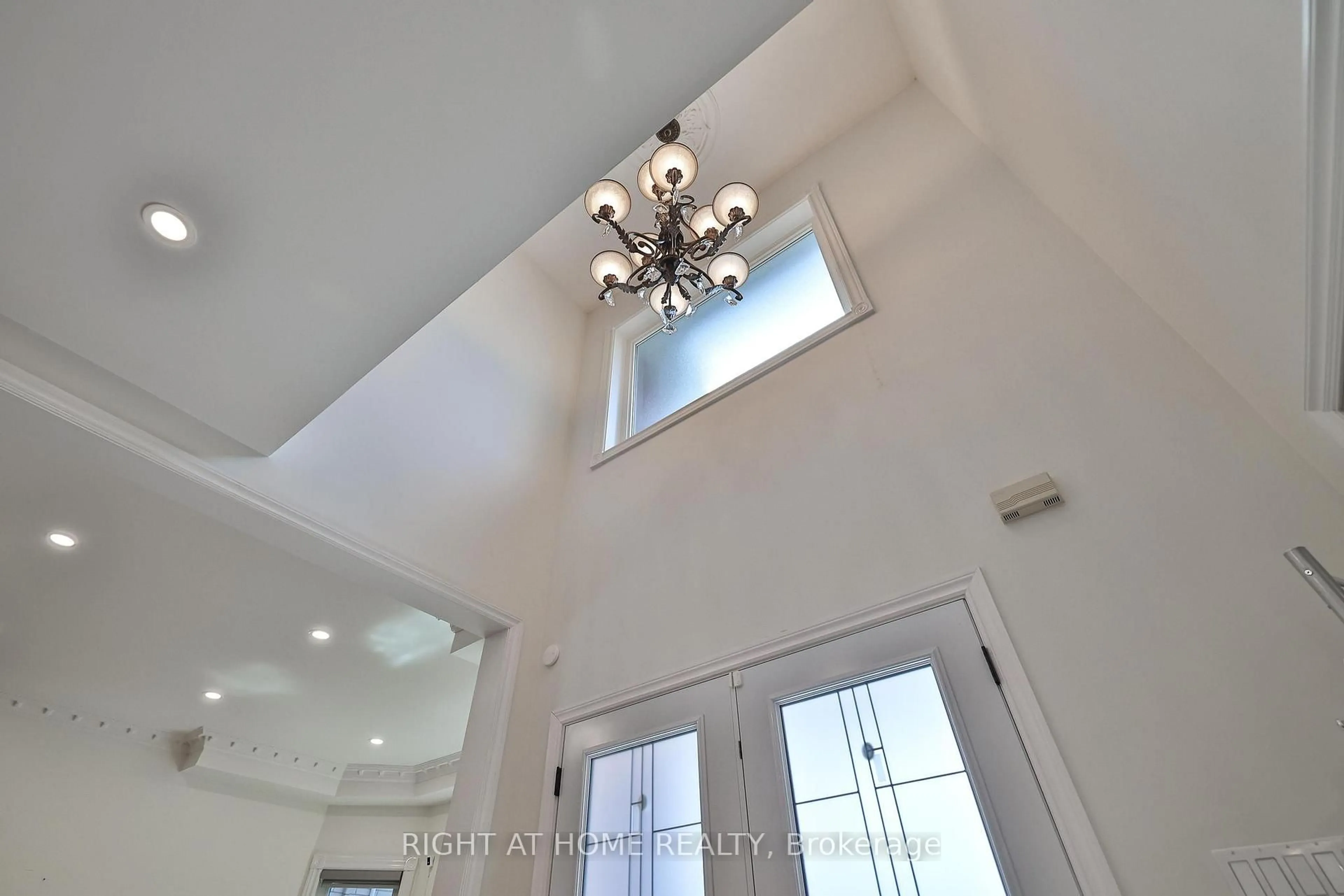 Indoor entryway for 58 Yorkview Dr, Toronto Ontario M2R 1J8