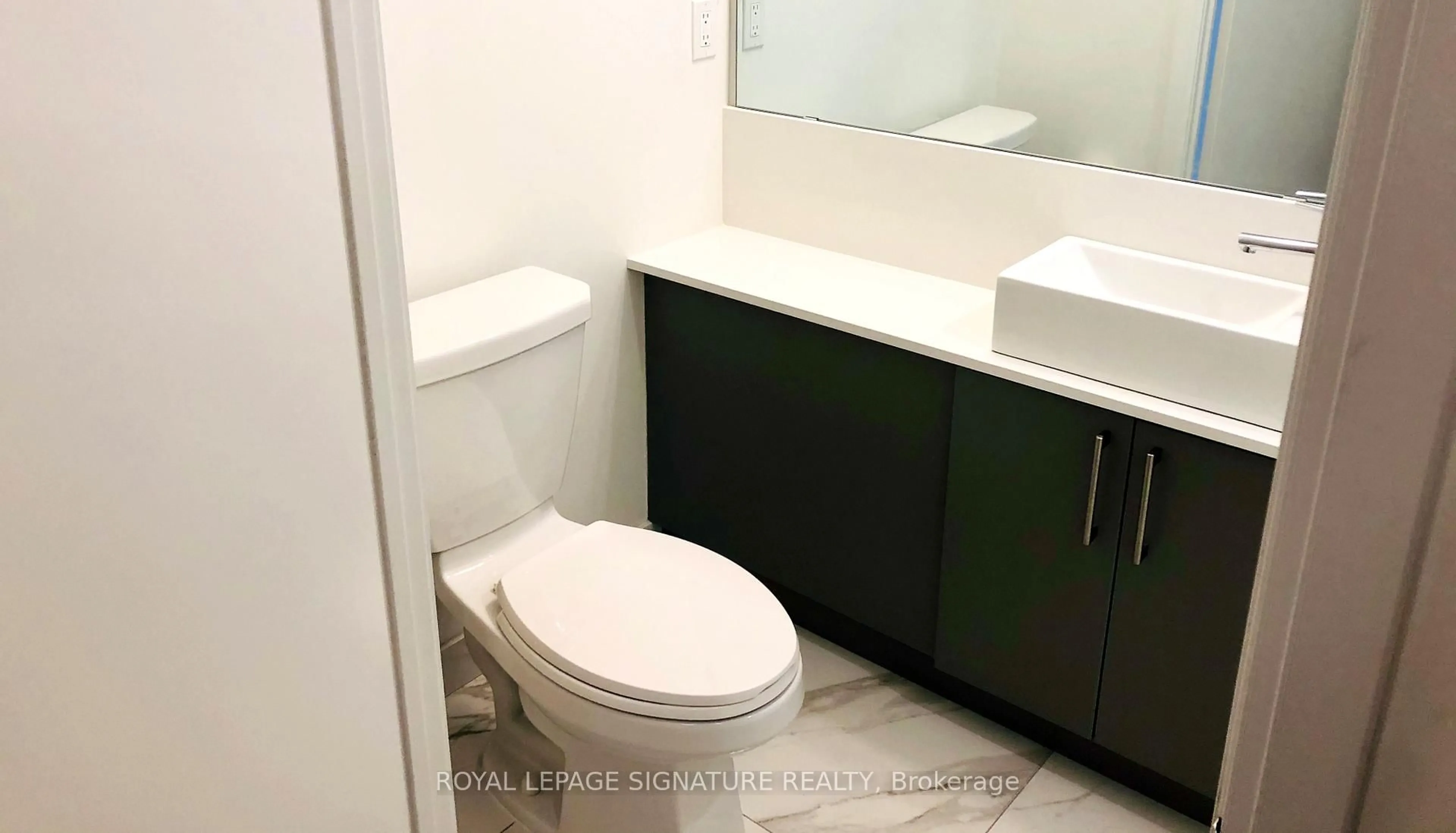 Standard bathroom, unknown for 576 Front St #1011E, Toronto Ontario M5V 1C1