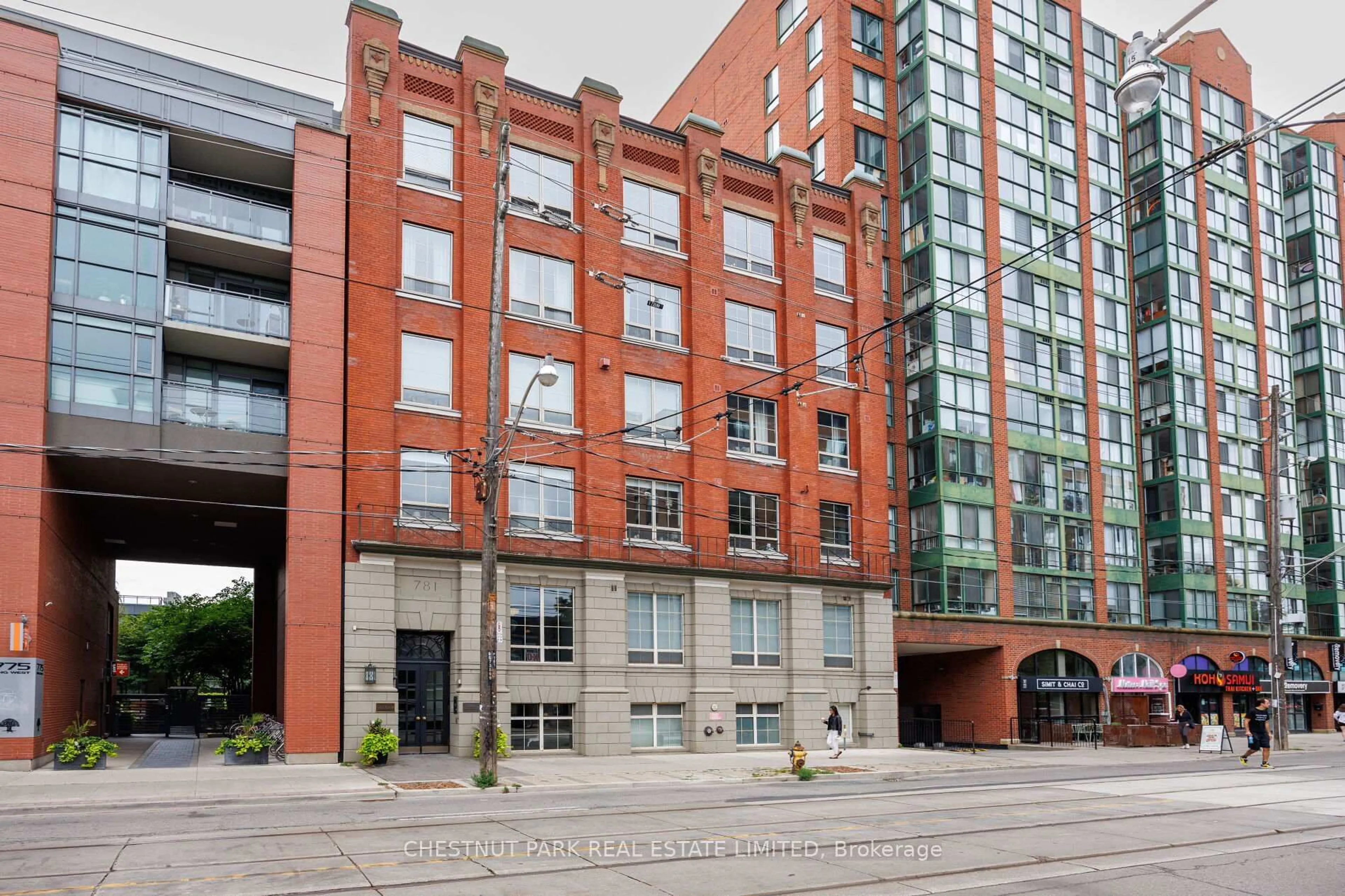 Patio, building for 781 King St #304, Toronto Ontario M5V 1N4