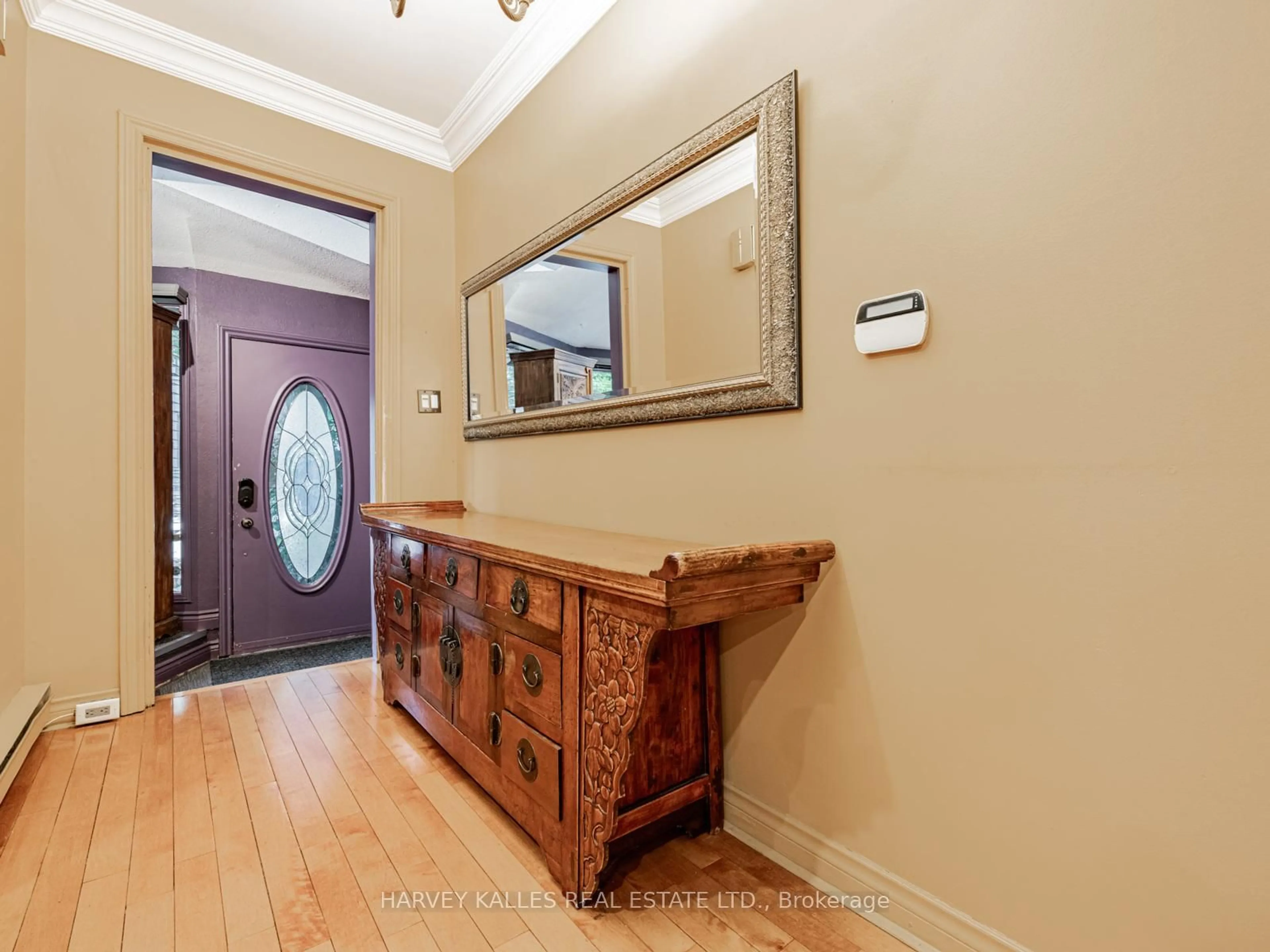 Indoor foyer for 329 Glen Rd, Toronto Ontario M4W 2X4