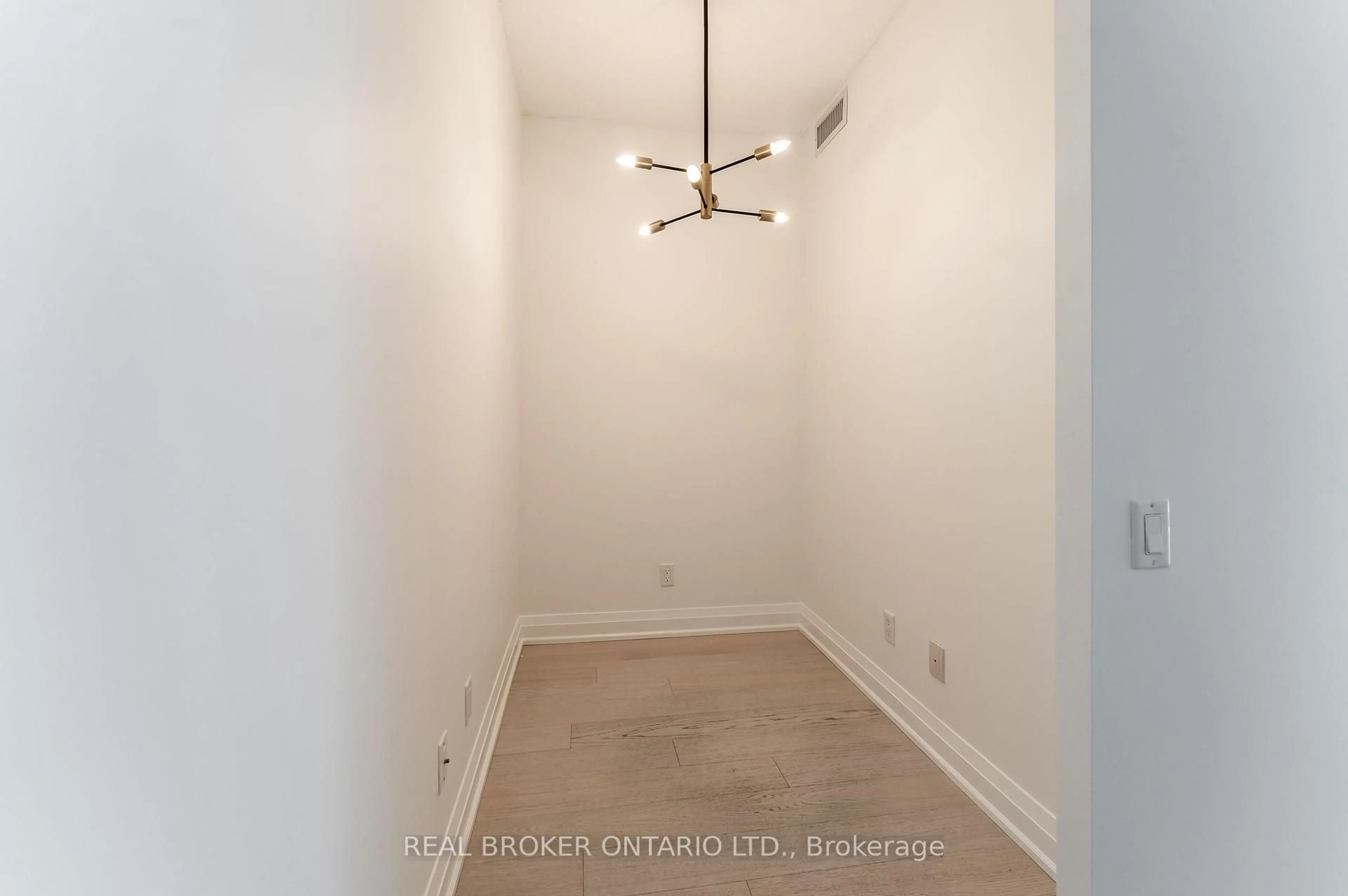 A pic of a room for 83 Redpath Ave #1509, Toronto Ontario M4S 0A2