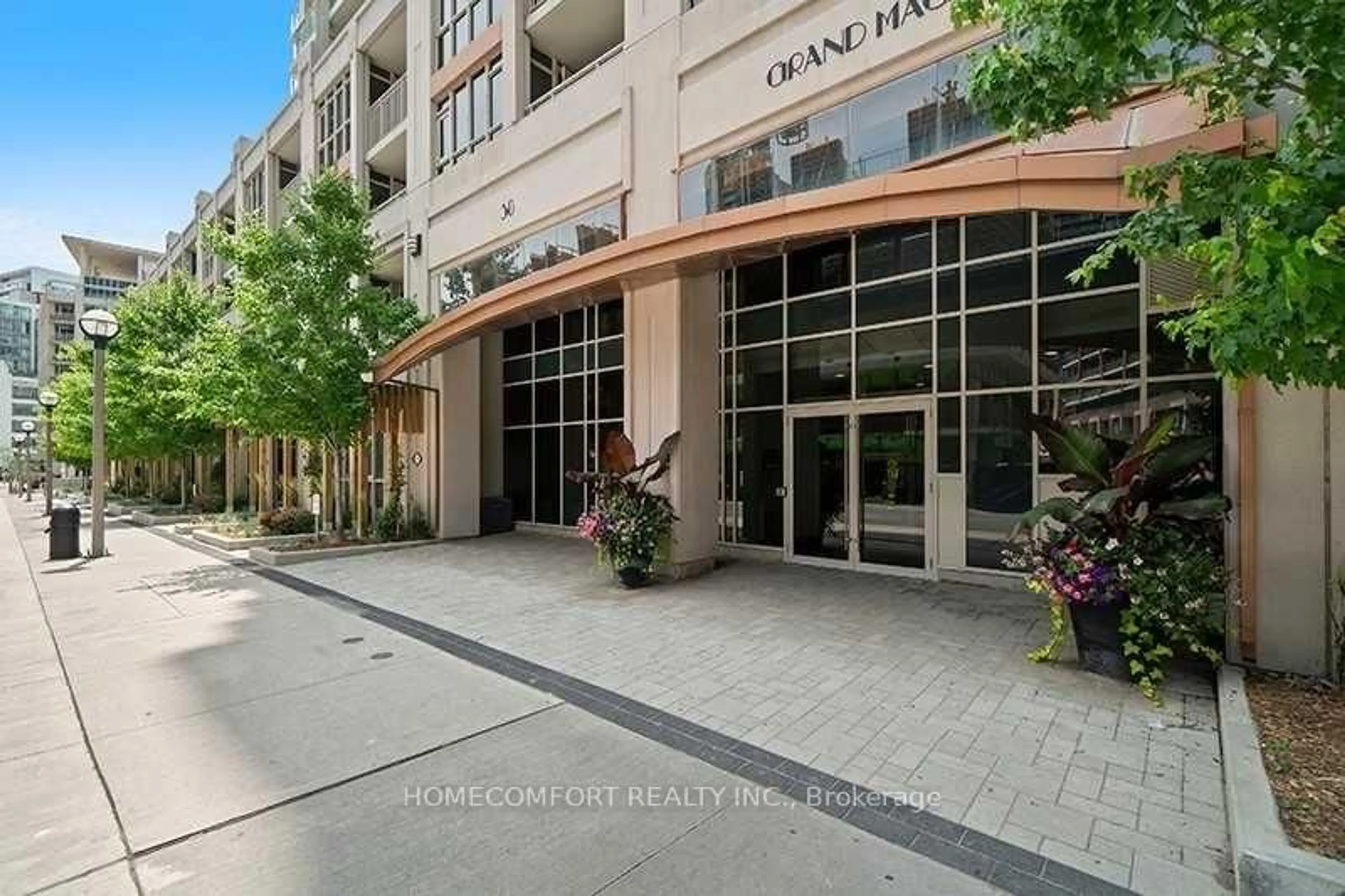 Indoor foyer for 38 Grand Magazine St #2041, Toronto Ontario M5V 0B1