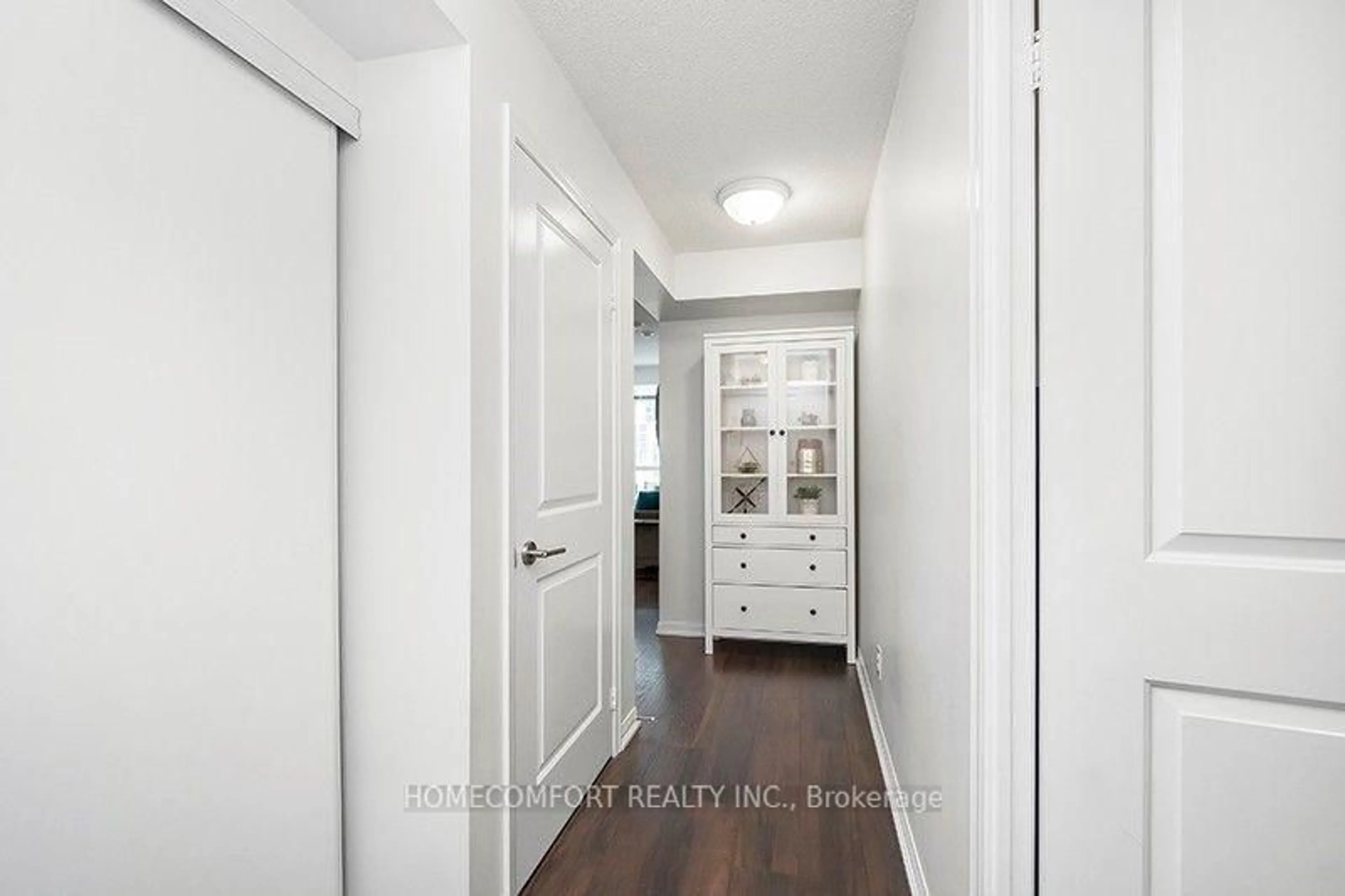 Indoor entryway for 38 Grand Magazine St #2041, Toronto Ontario M5V 0B1