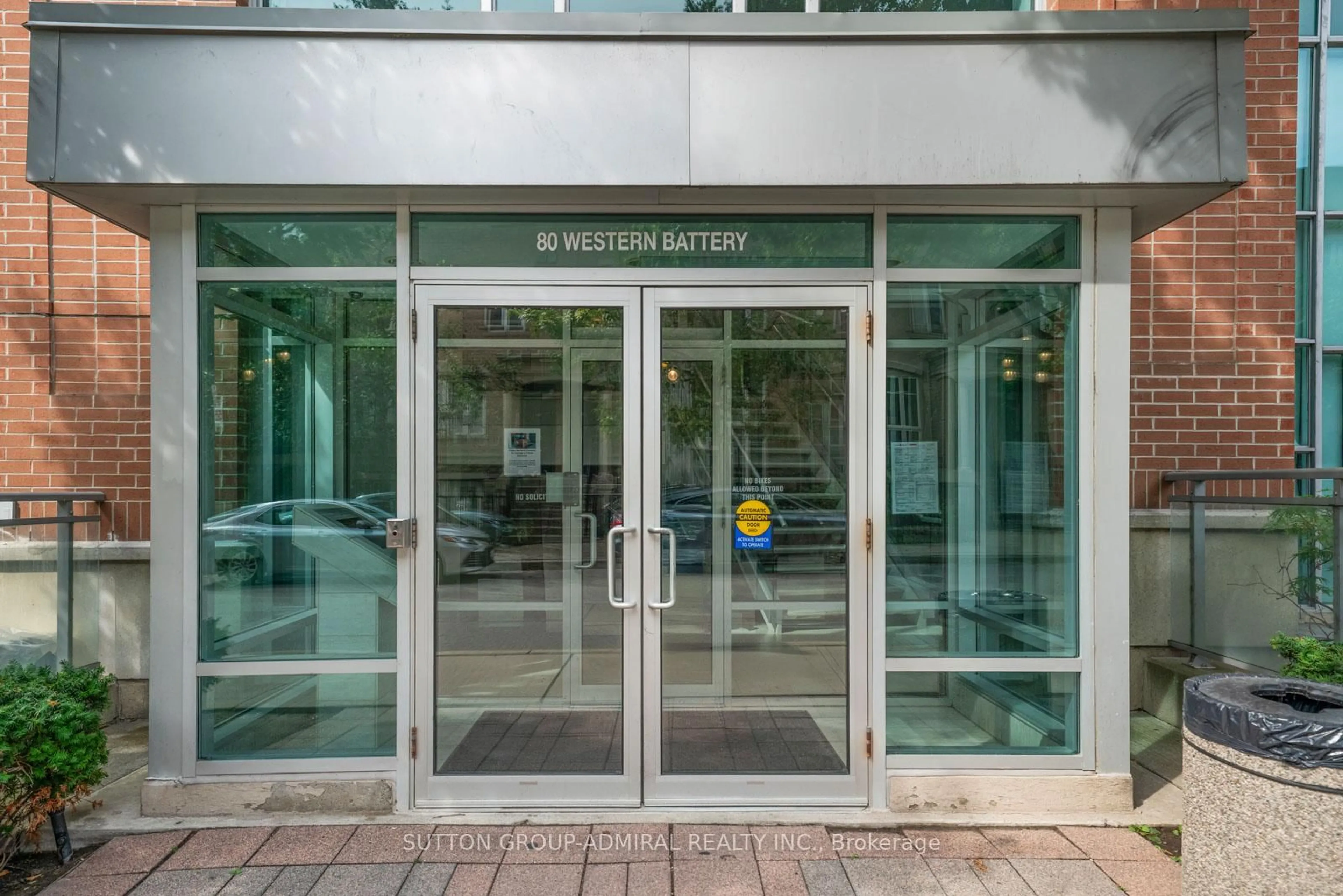Indoor foyer for 80 Western Battery Rd #605, Toronto Ontario M6K 3S1
