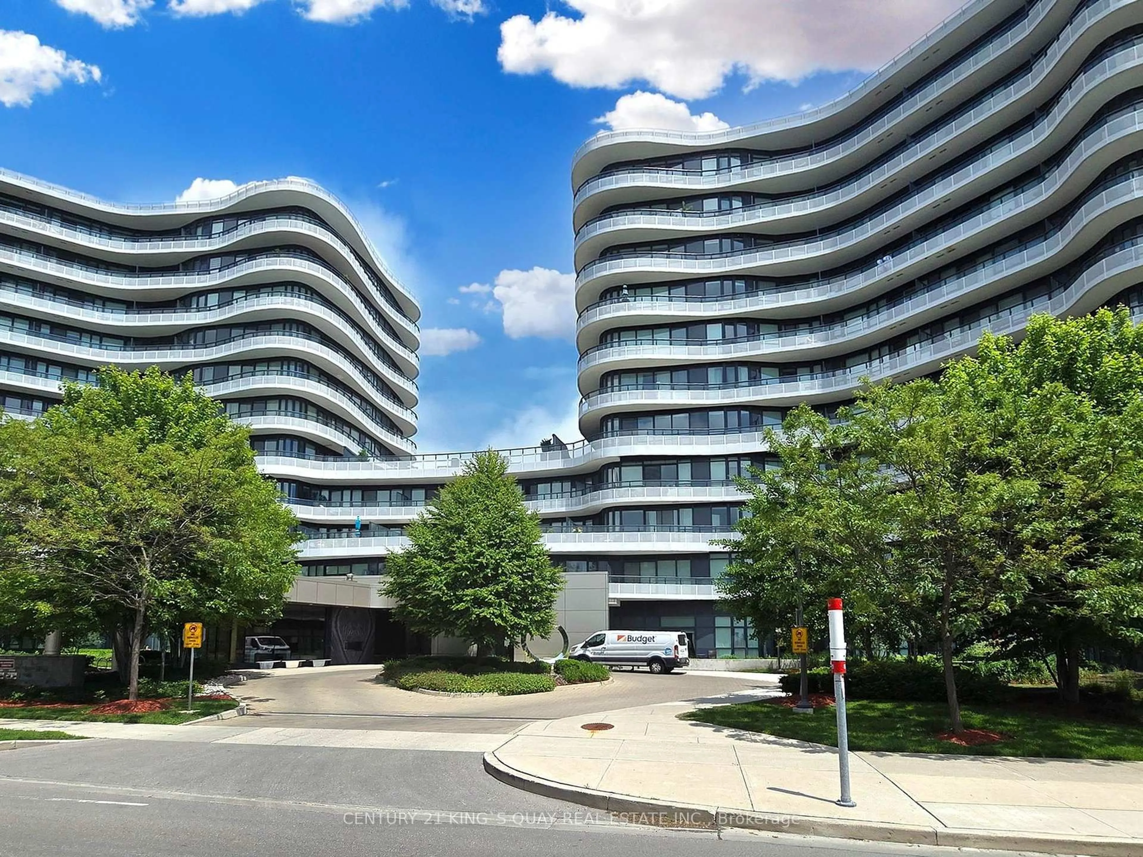 A pic from outside/outdoor area/front of a property/back of a property/a pic from drone, street for 99 The Donway #915, Toronto Ontario M3C 0N8