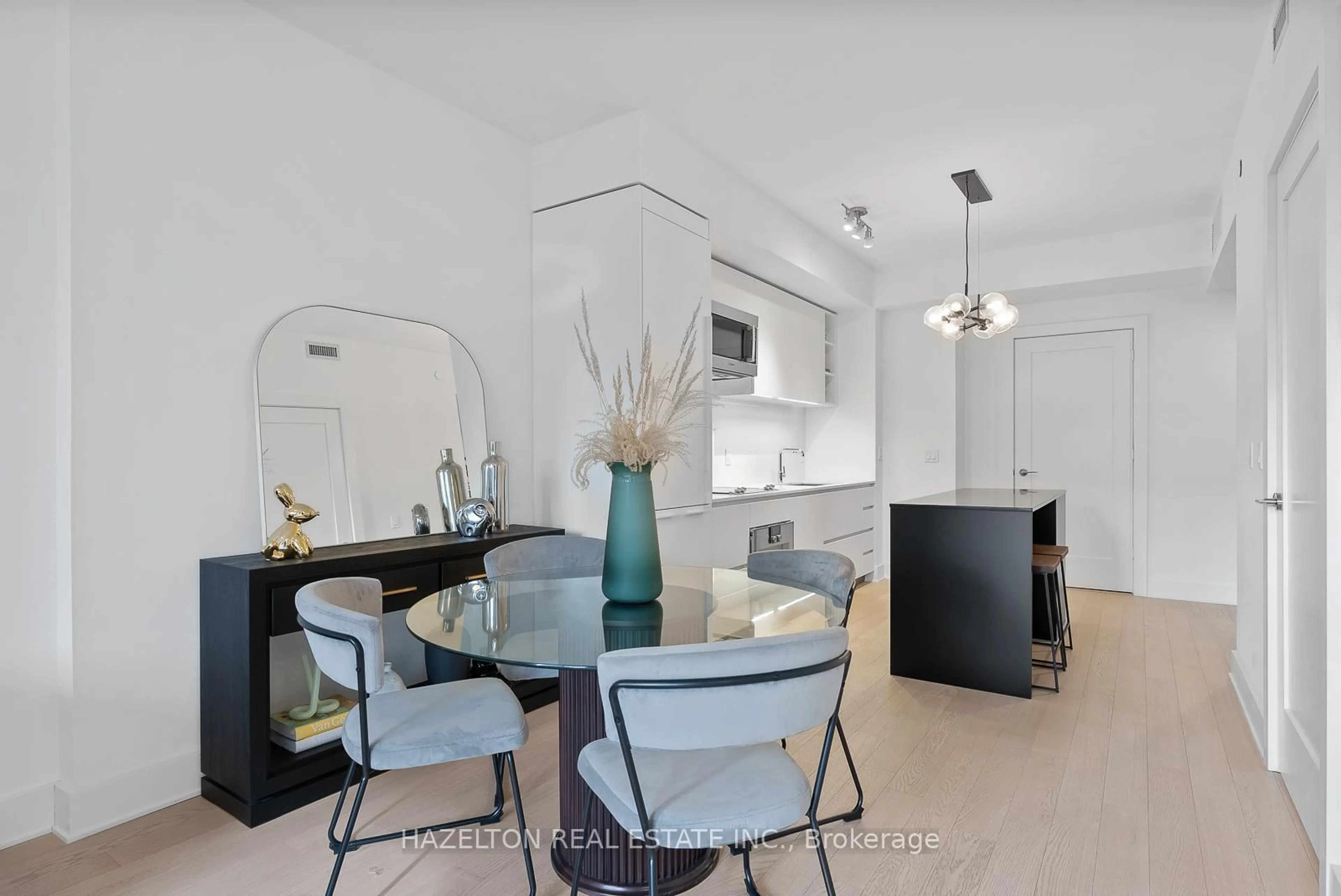 Unknown for 128 Pears Ave #302, Toronto Ontario M5R 0A9
