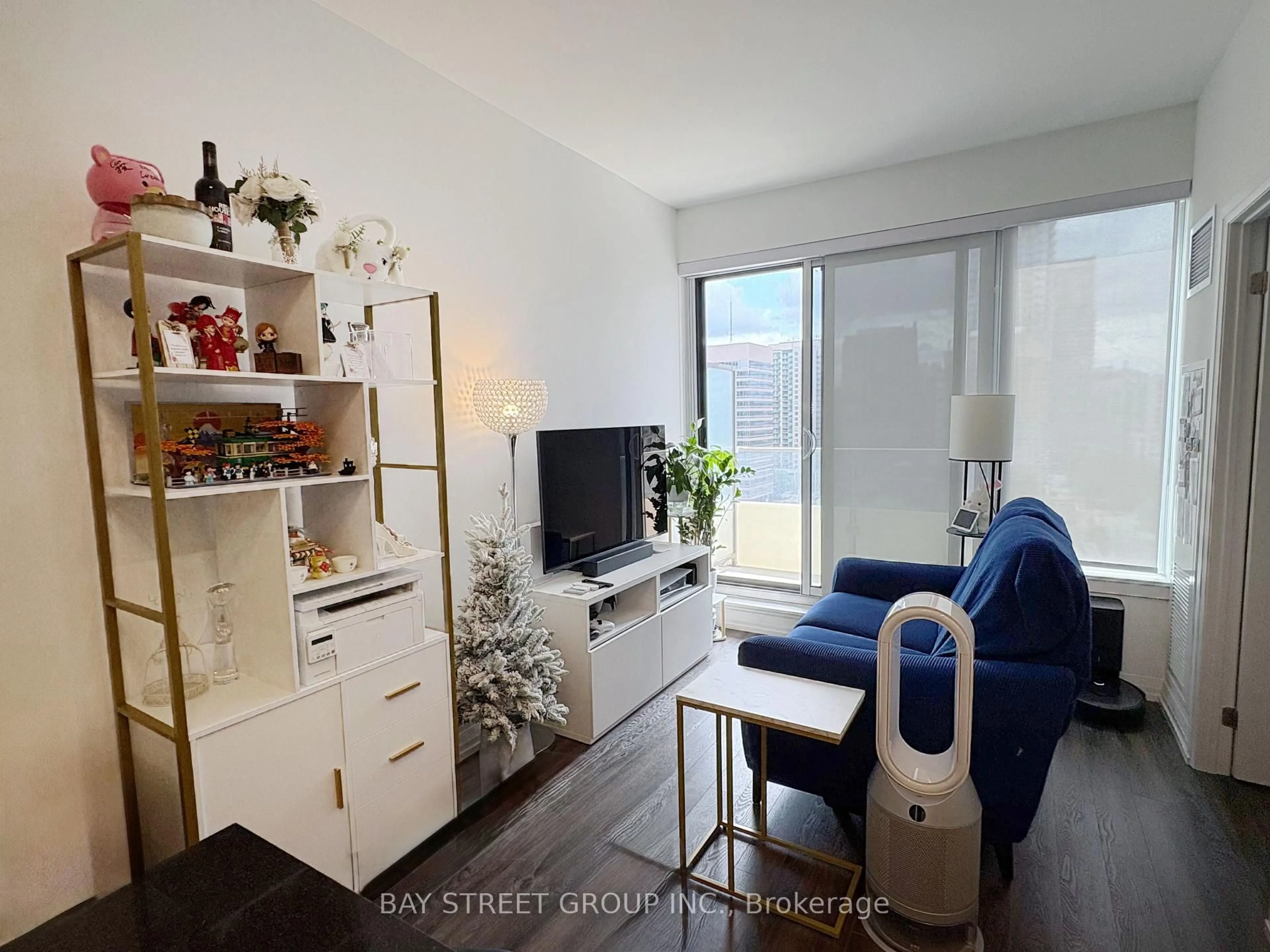A pic of a room for 75 Canterbury Pl #1206, Toronto Ontario M2N 0L2