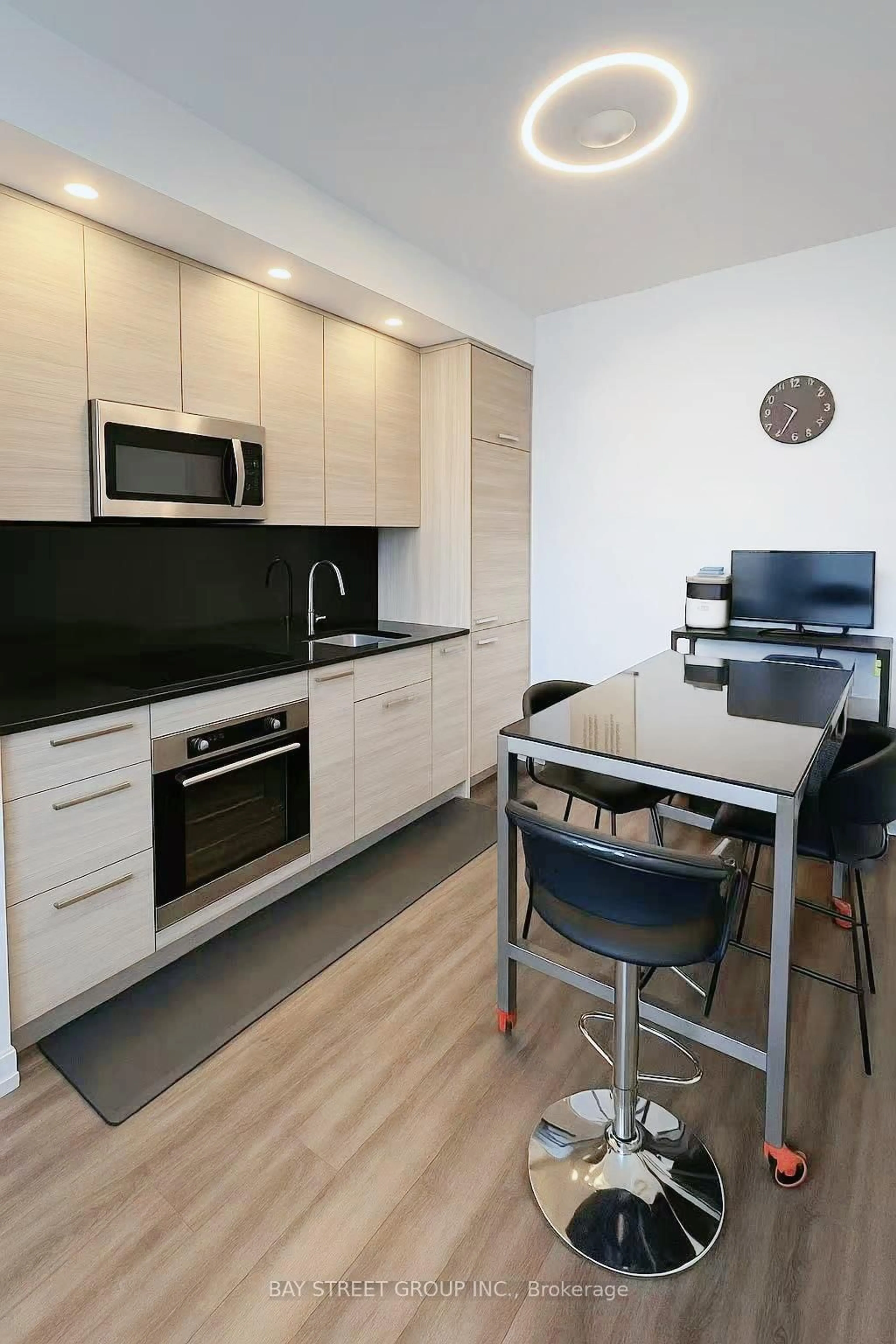 Standard kitchen, wood/laminate floor for 75 Canterbury Pl #1206, Toronto Ontario M2N 0L2