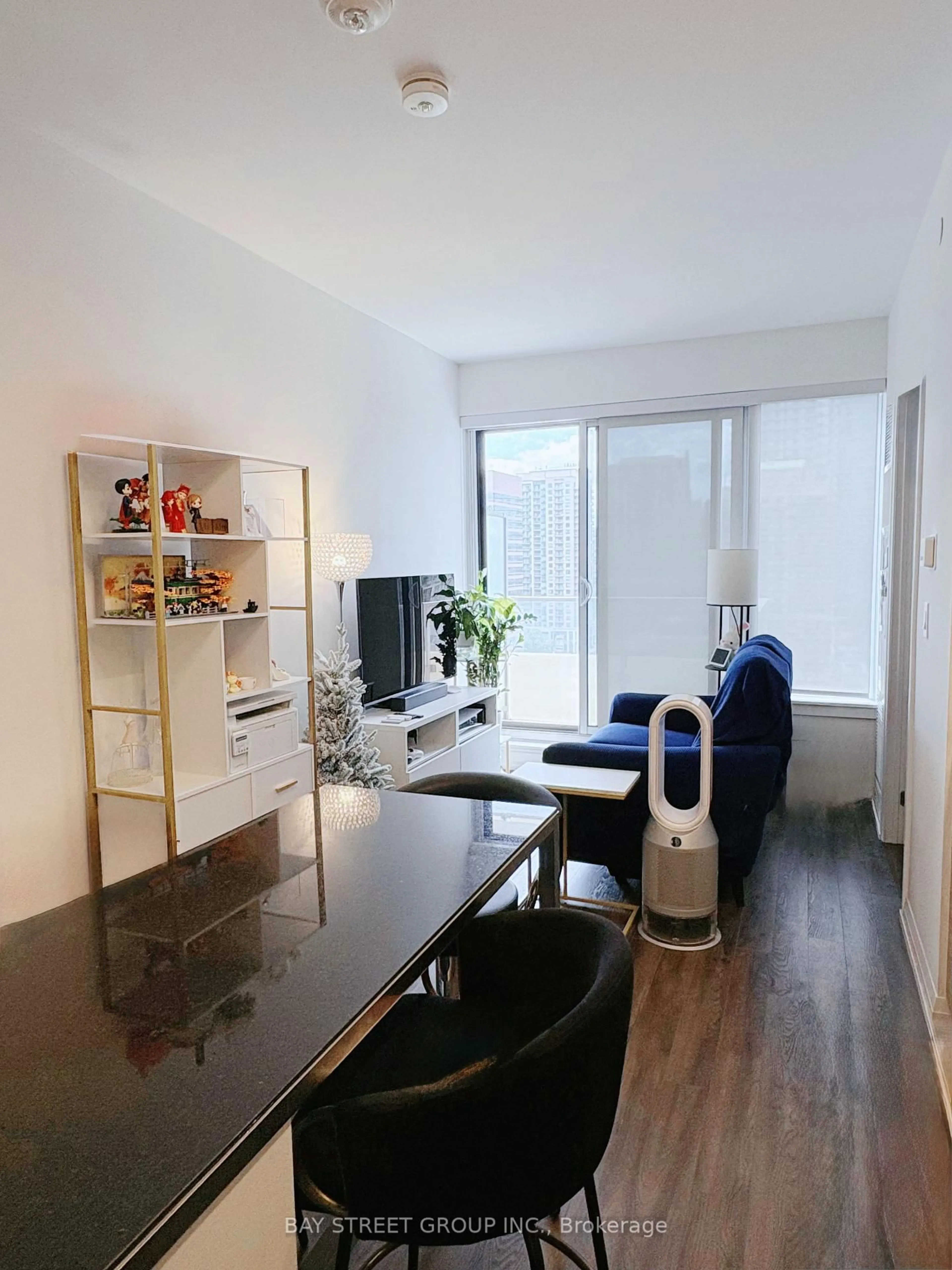 A pic of a room for 75 Canterbury Pl #1206, Toronto Ontario M2N 0L2