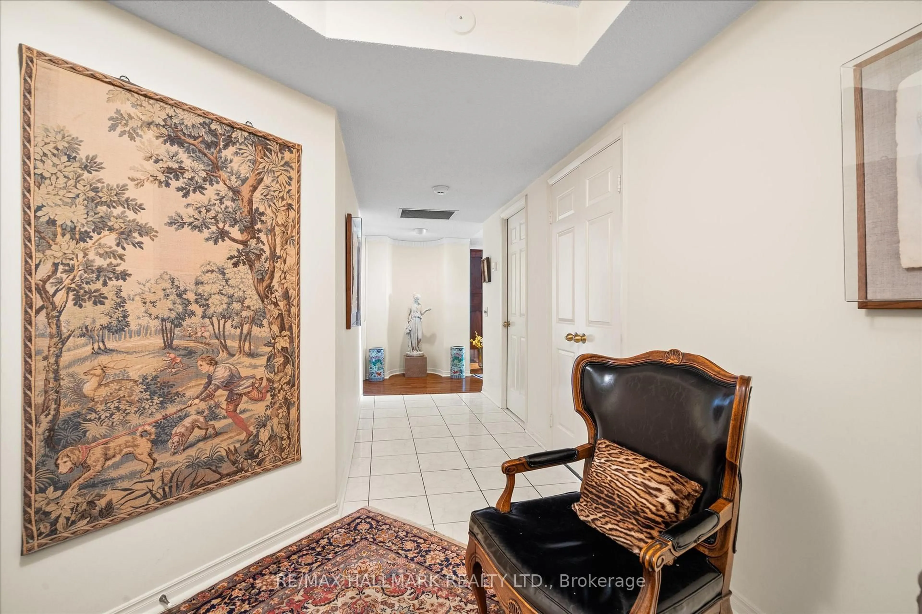Indoor foyer for 25 George St #801, Toronto Ontario M5A 4L8