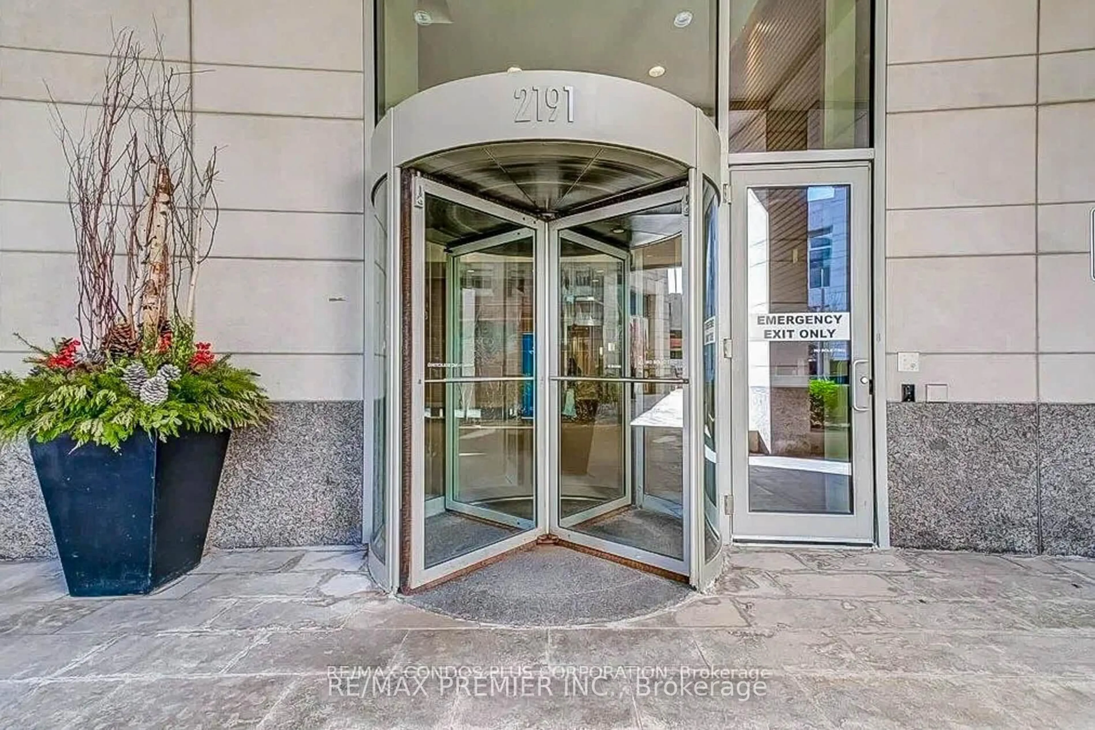 Indoor foyer for 2191 Yonge St #1512, Toronto Ontario M4S 3H8