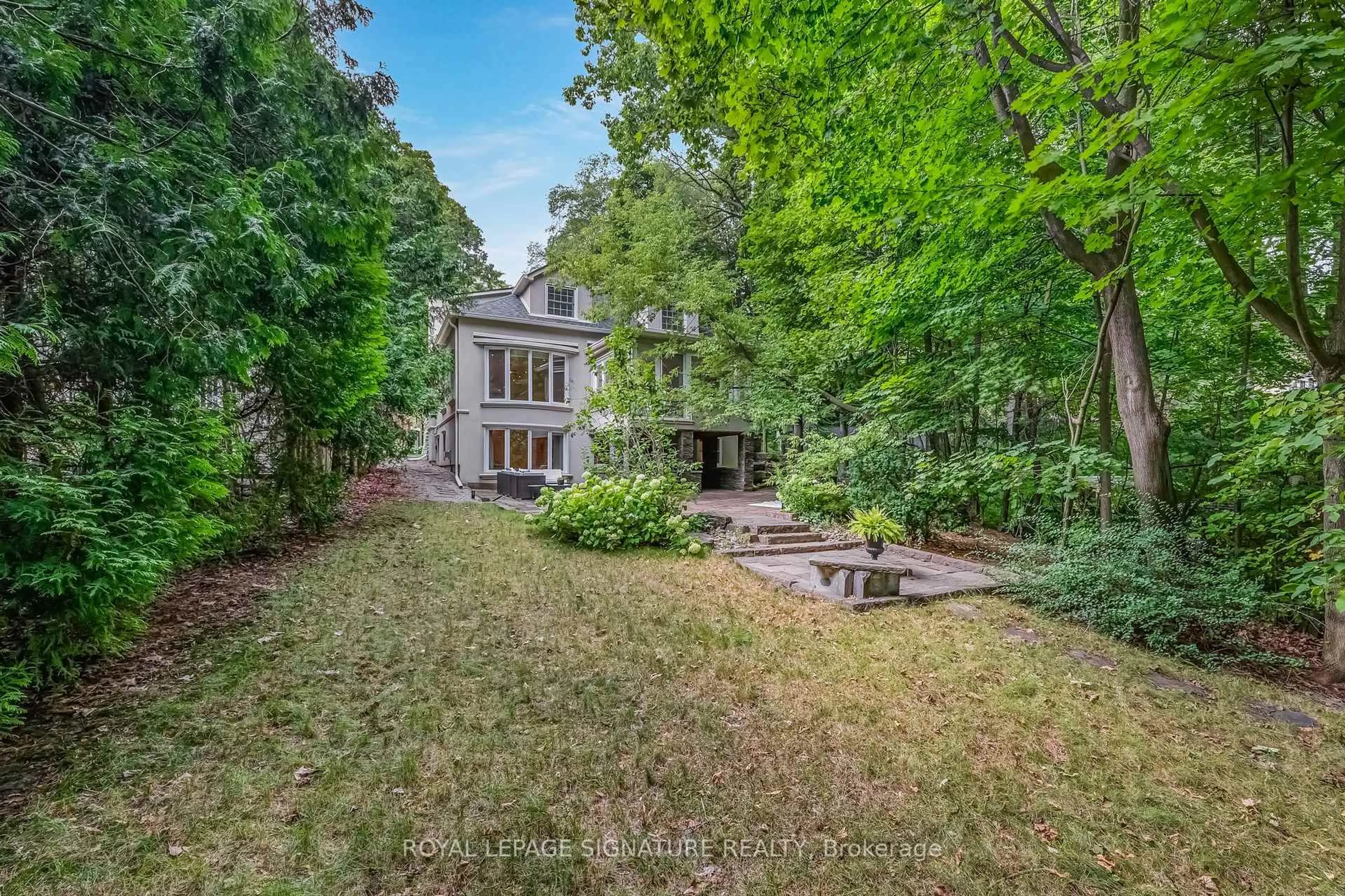 A pic from outside/outdoor area/front of a property/back of a property/a pic from drone, unknown for 51 Coldstream Ave, Toronto Ontario M5N 1X7