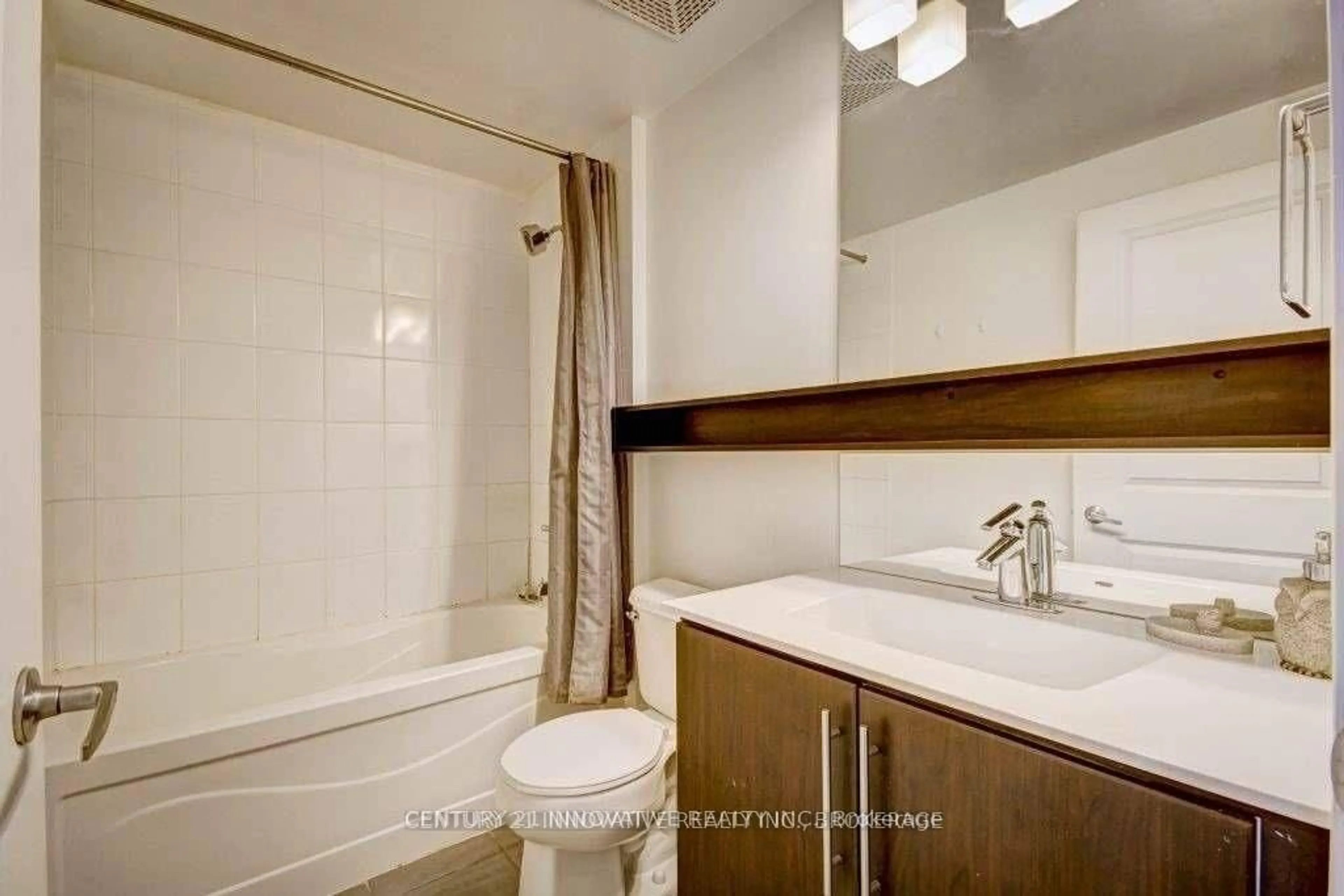 Standard bathroom, ceramic/tile floor for 2885 Bayview Ave #Ph1501, Toronto Ontario M2K 0A3