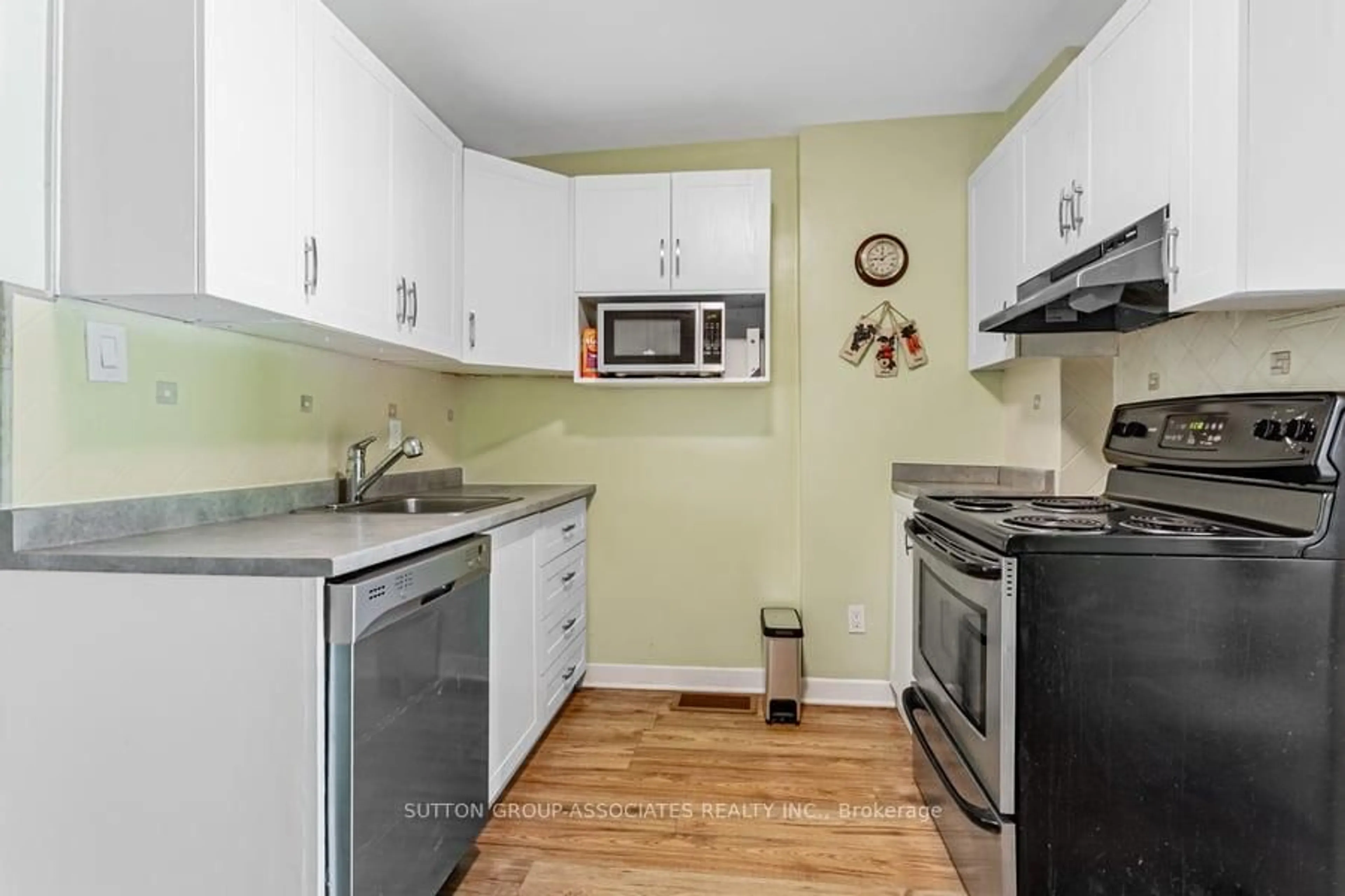 Standard kitchen, unknown for 534 A Westmount Ave, Toronto Ontario M6E 3N7