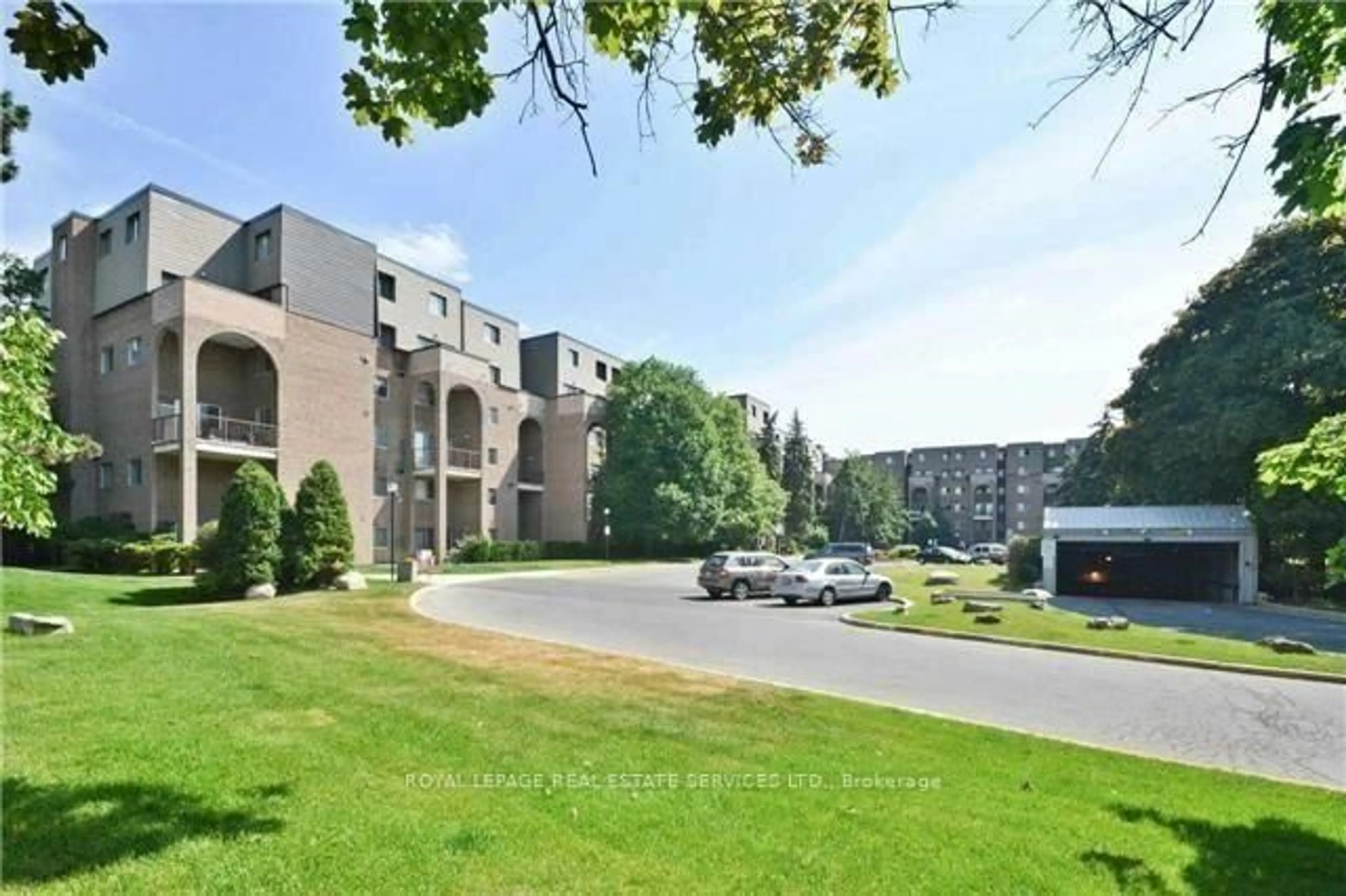A pic from outside/outdoor area/front of a property/back of a property/a pic from drone, mountain view for 4005 Don Mills Rd #345, Toronto Ontario M2H 3J9