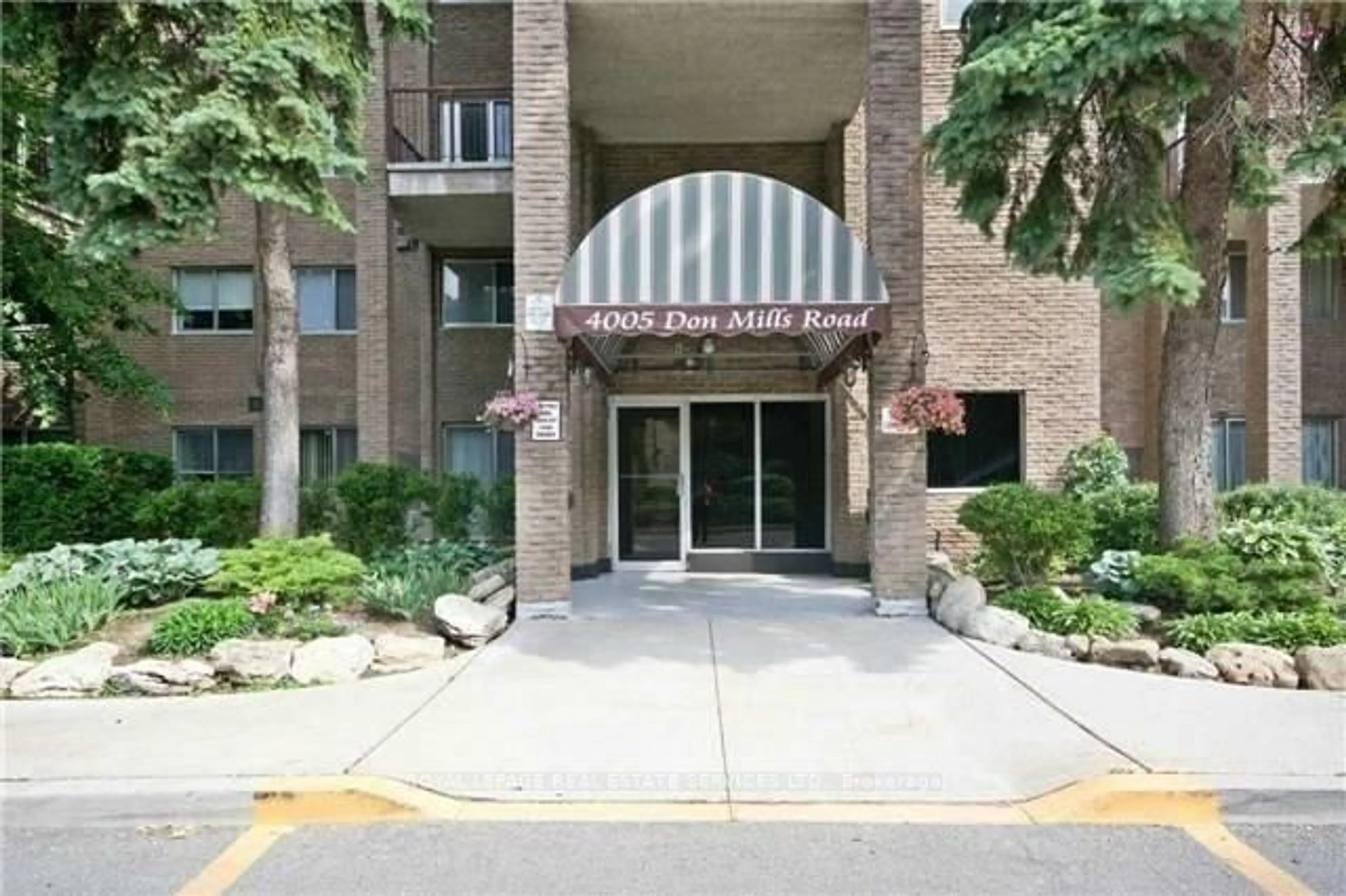 Indoor foyer for 4005 Don Mills Rd #345, Toronto Ontario M2H 3J9