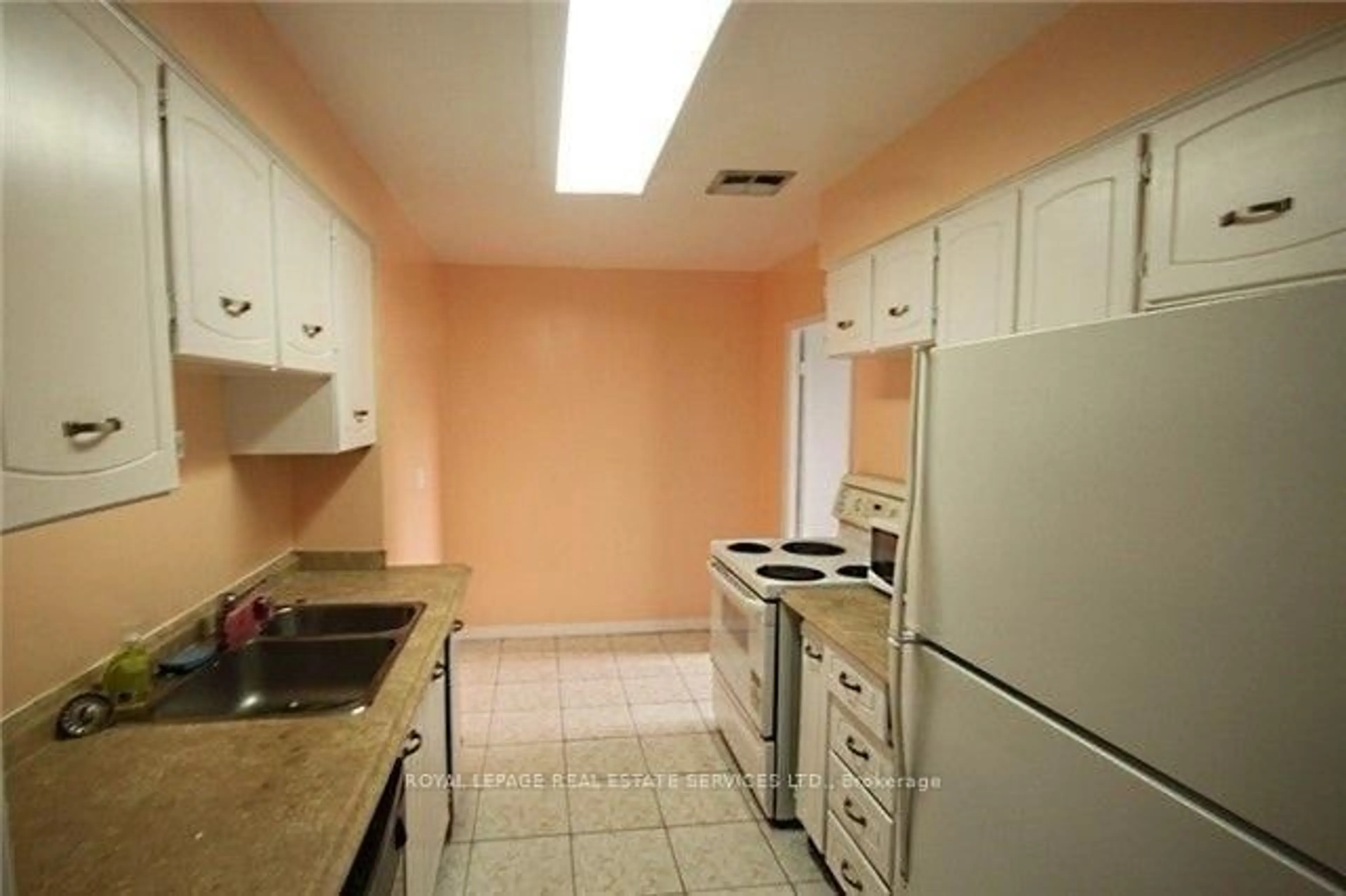 Standard kitchen, ceramic/tile floor for 4005 Don Mills Rd #345, Toronto Ontario M2H 3J9