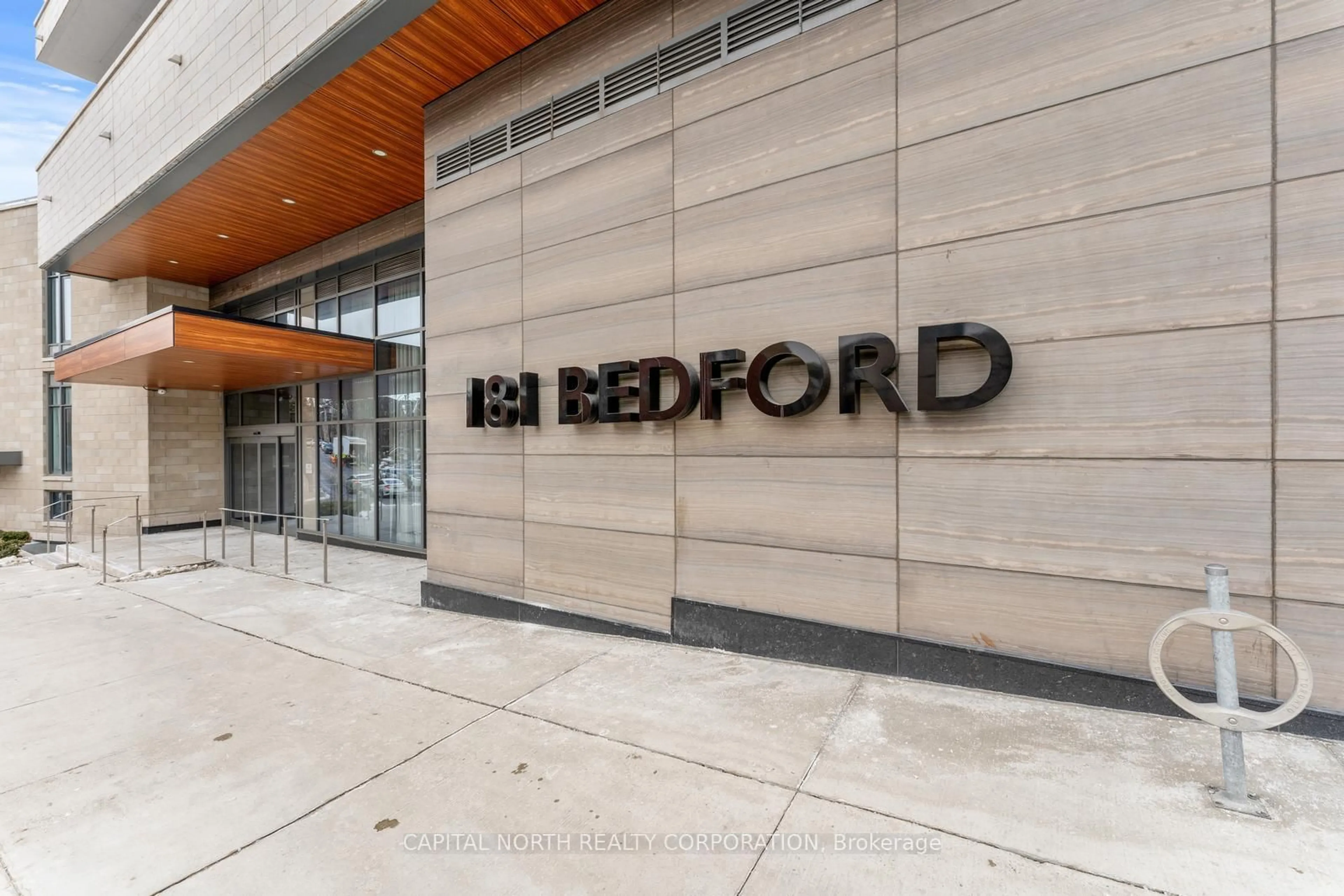 Indoor foyer for 181 Bedford Rd #1206, Toronto Ontario M5R 0C2