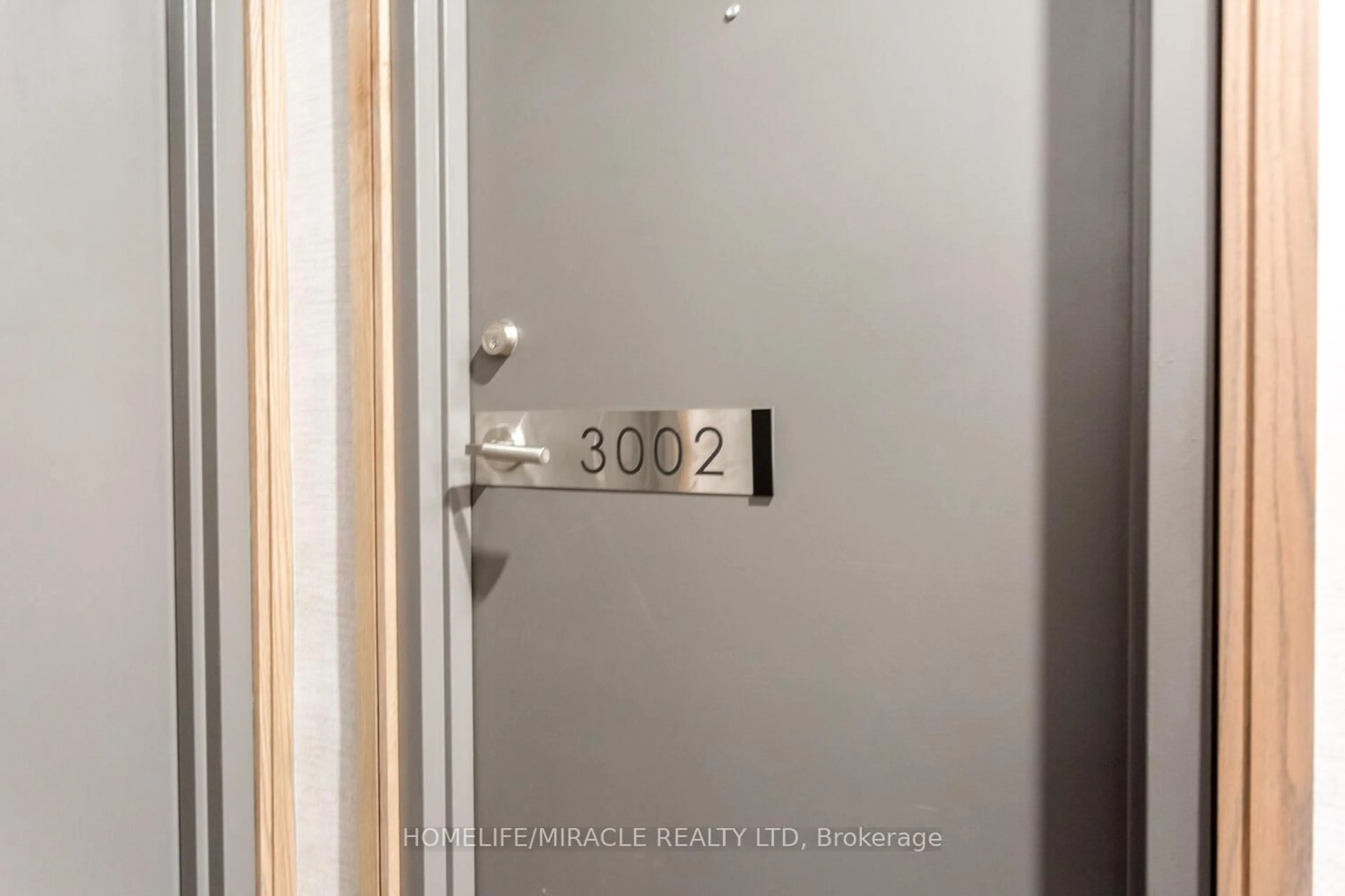 Indoor entryway for 25 Telegram Mews #3002, Toronto Ontario M5V 3Z1