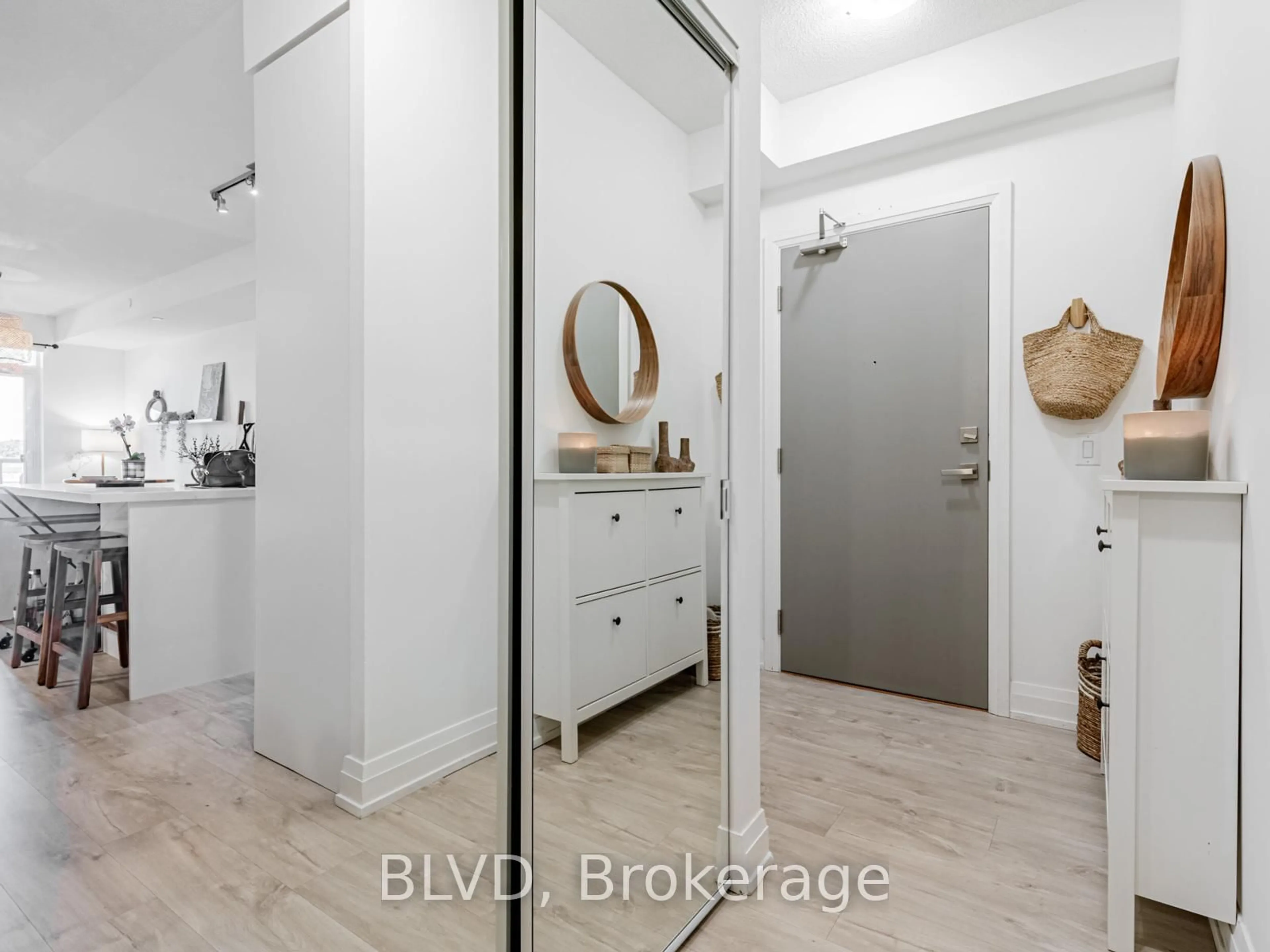 Indoor entryway for 591 Sheppard Ave #528, Toronto Ontario M2K 0G2