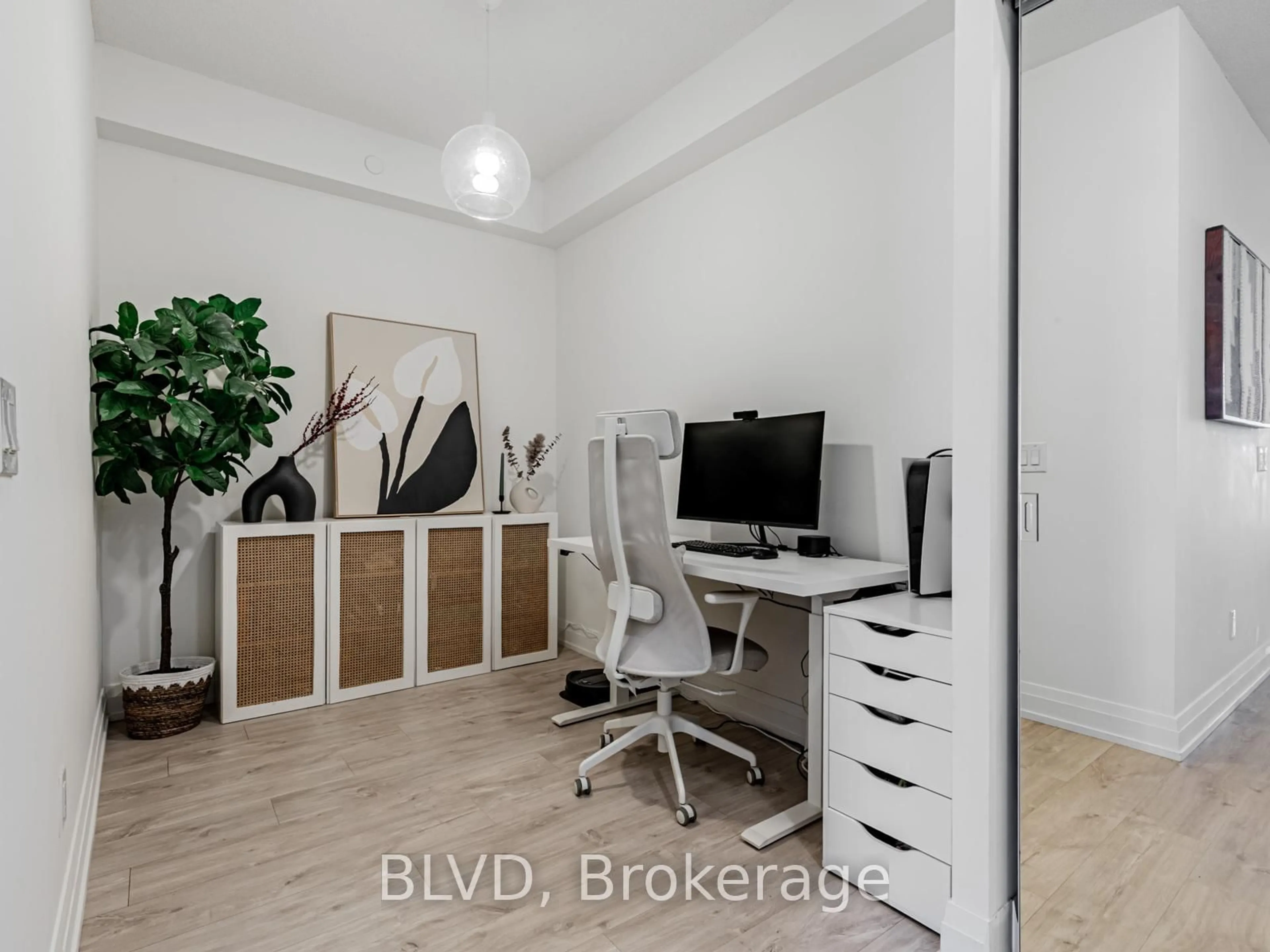A pic of a room for 591 Sheppard Ave #528, Toronto Ontario M2K 0G2