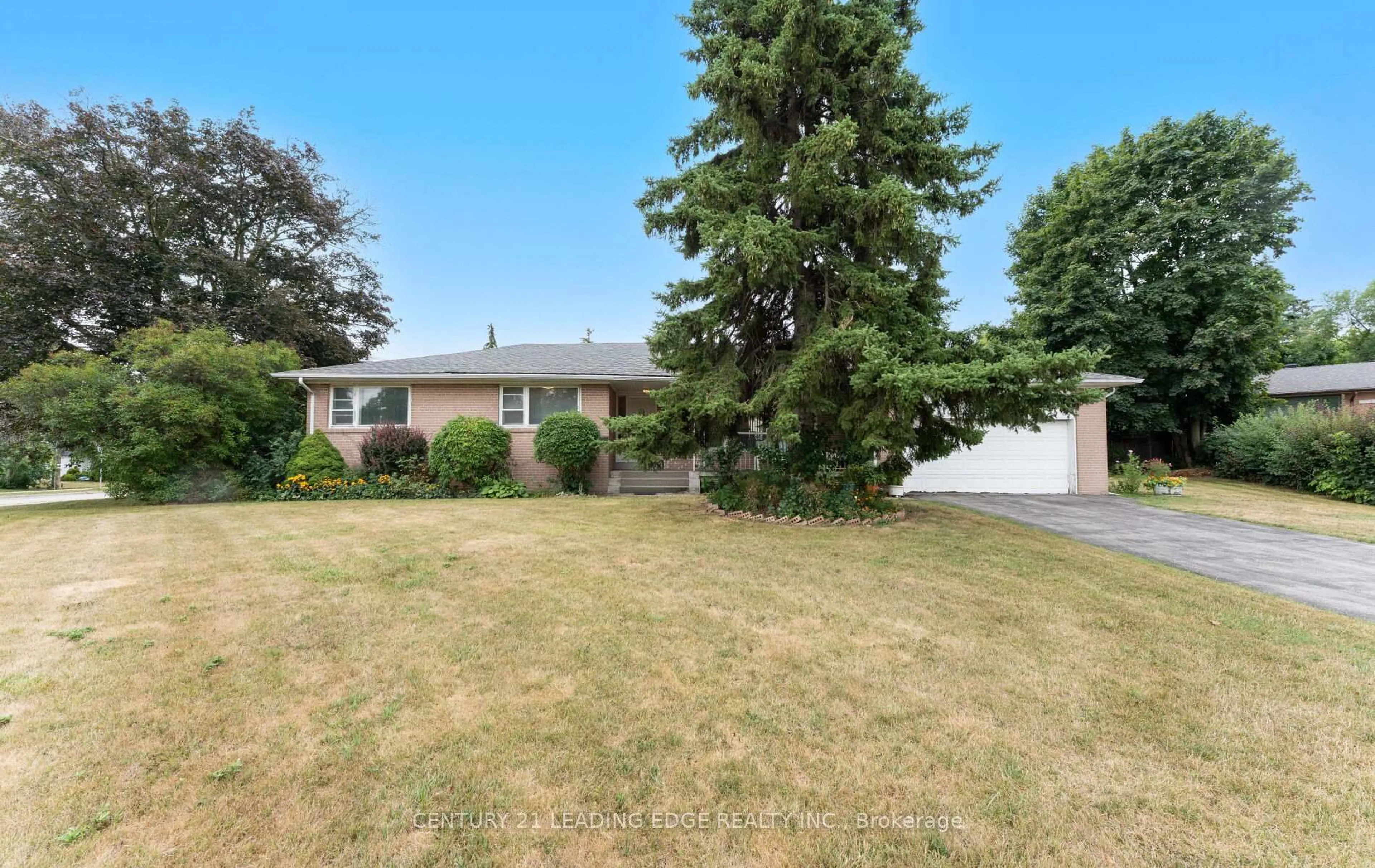 A pic from outside/outdoor area/front of a property/back of a property/a pic from drone, street for 24 Burbank Dr, Toronto Ontario M2K 1M8